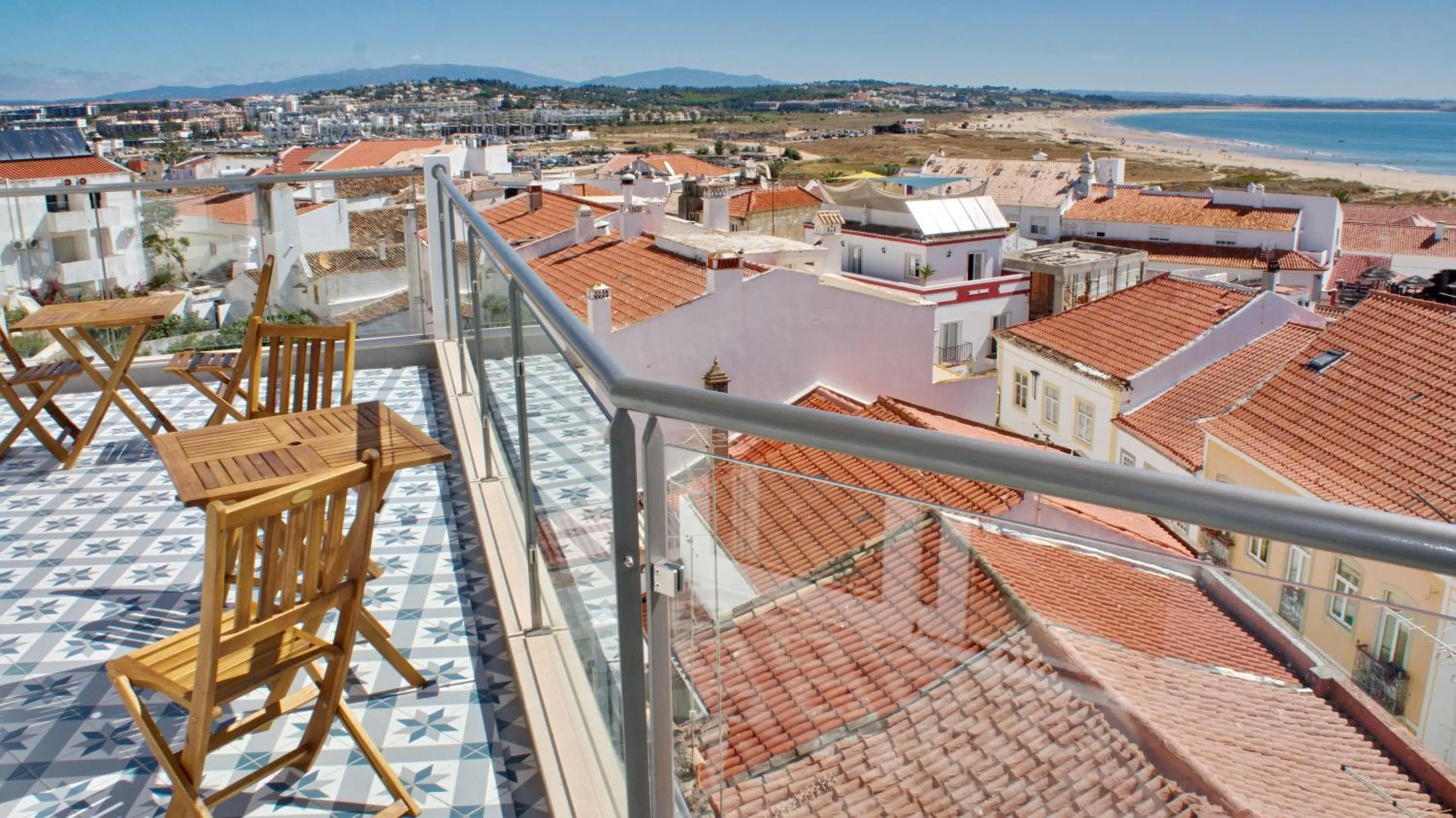 Topcity Hostel & Suites