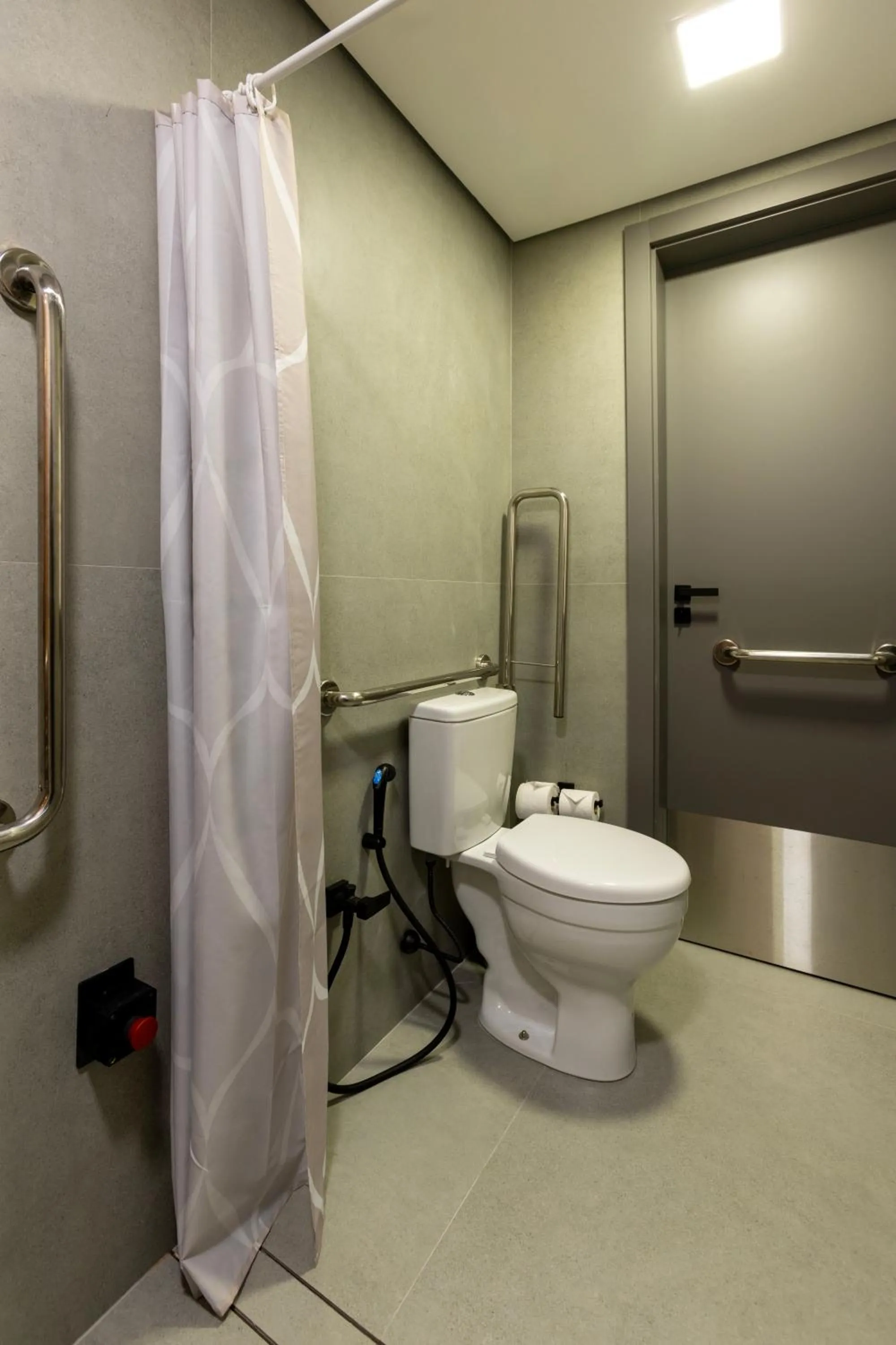 Bathroom in Grand Mercure Curitiba Rayon