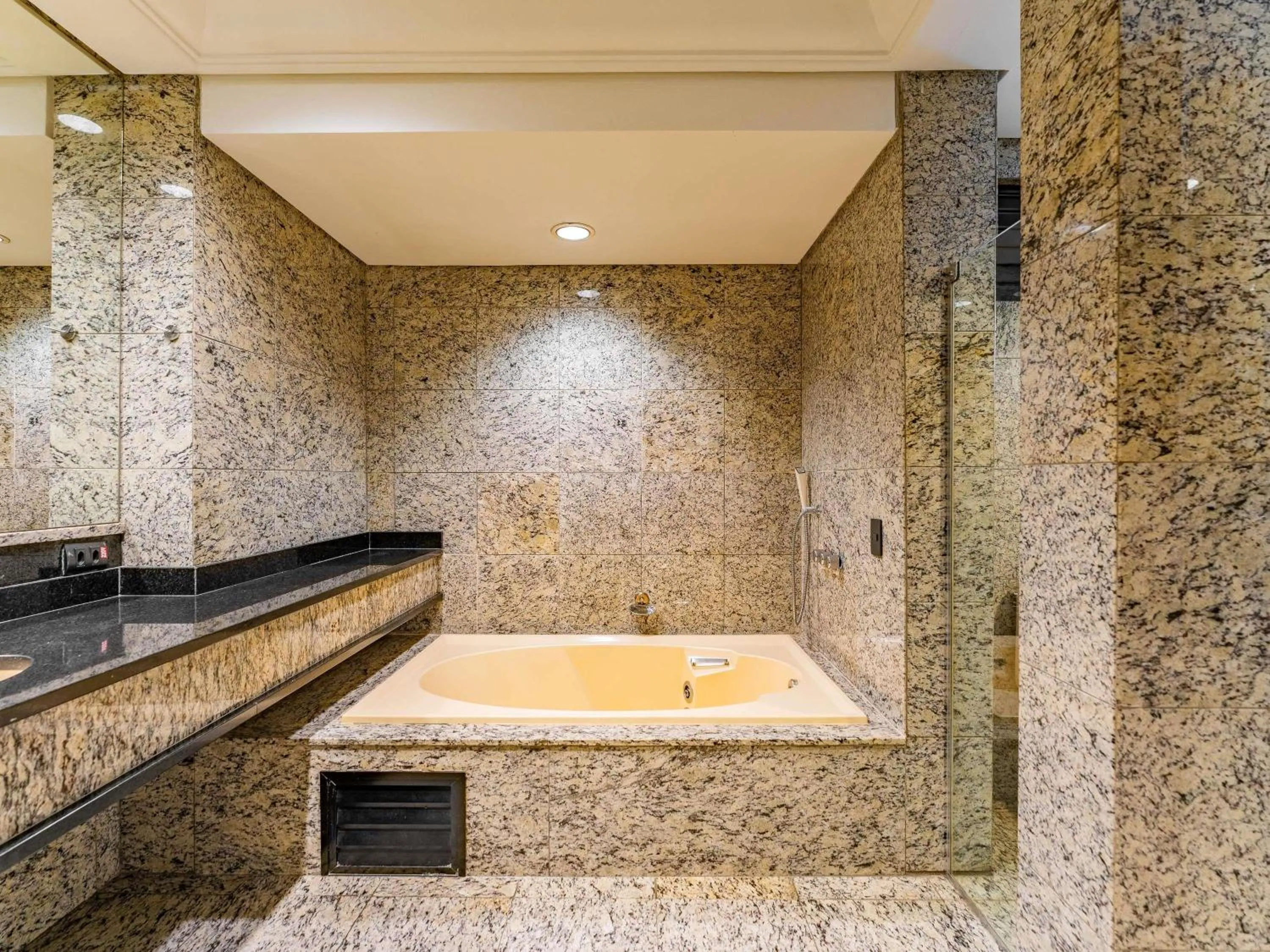 Bedroom in Grand Mercure Curitiba Rayon