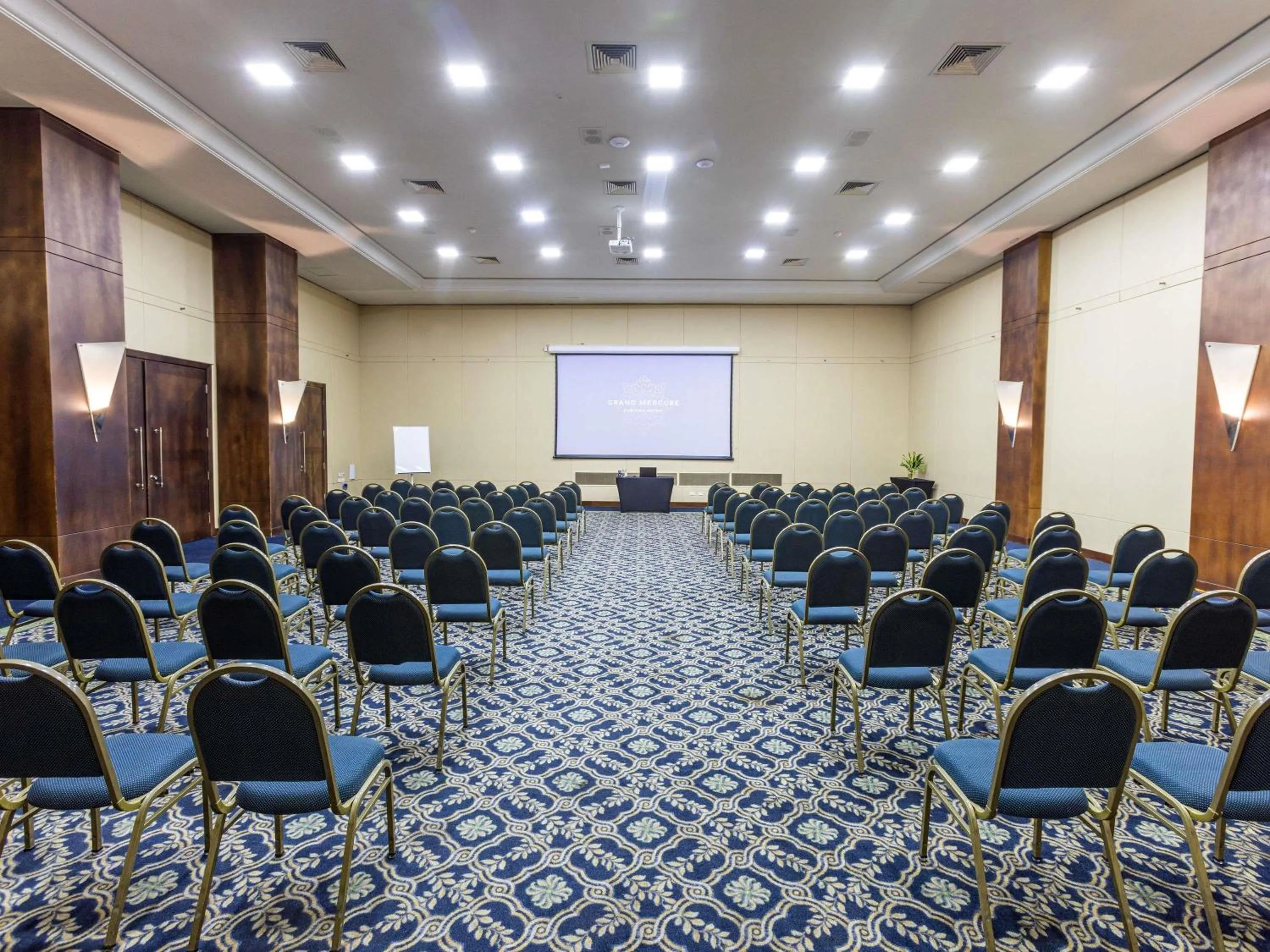 Meeting/conference room in Grand Mercure Curitiba Rayon