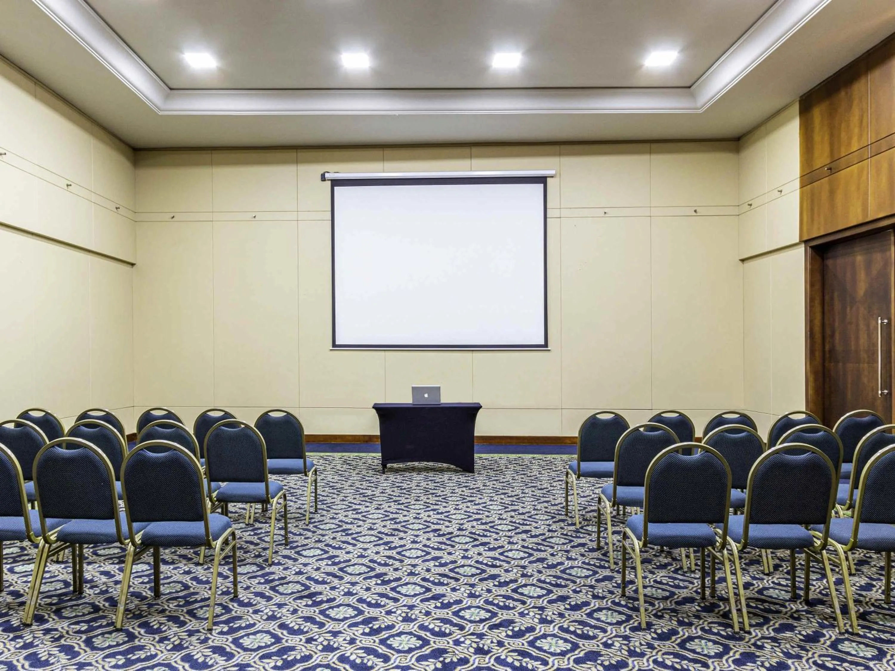 Meeting/conference room in Grand Mercure Curitiba Rayon