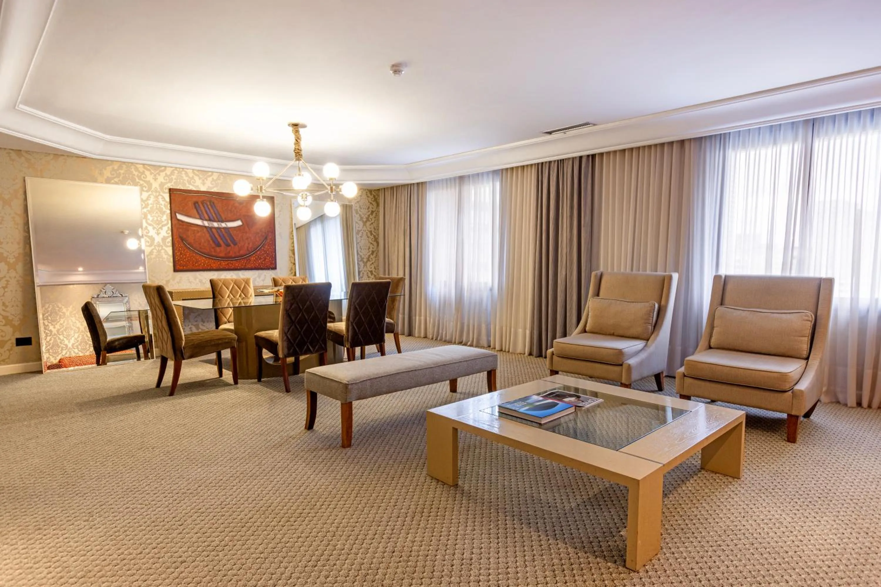 Communal lounge/ TV room in Grand Mercure Curitiba Rayon