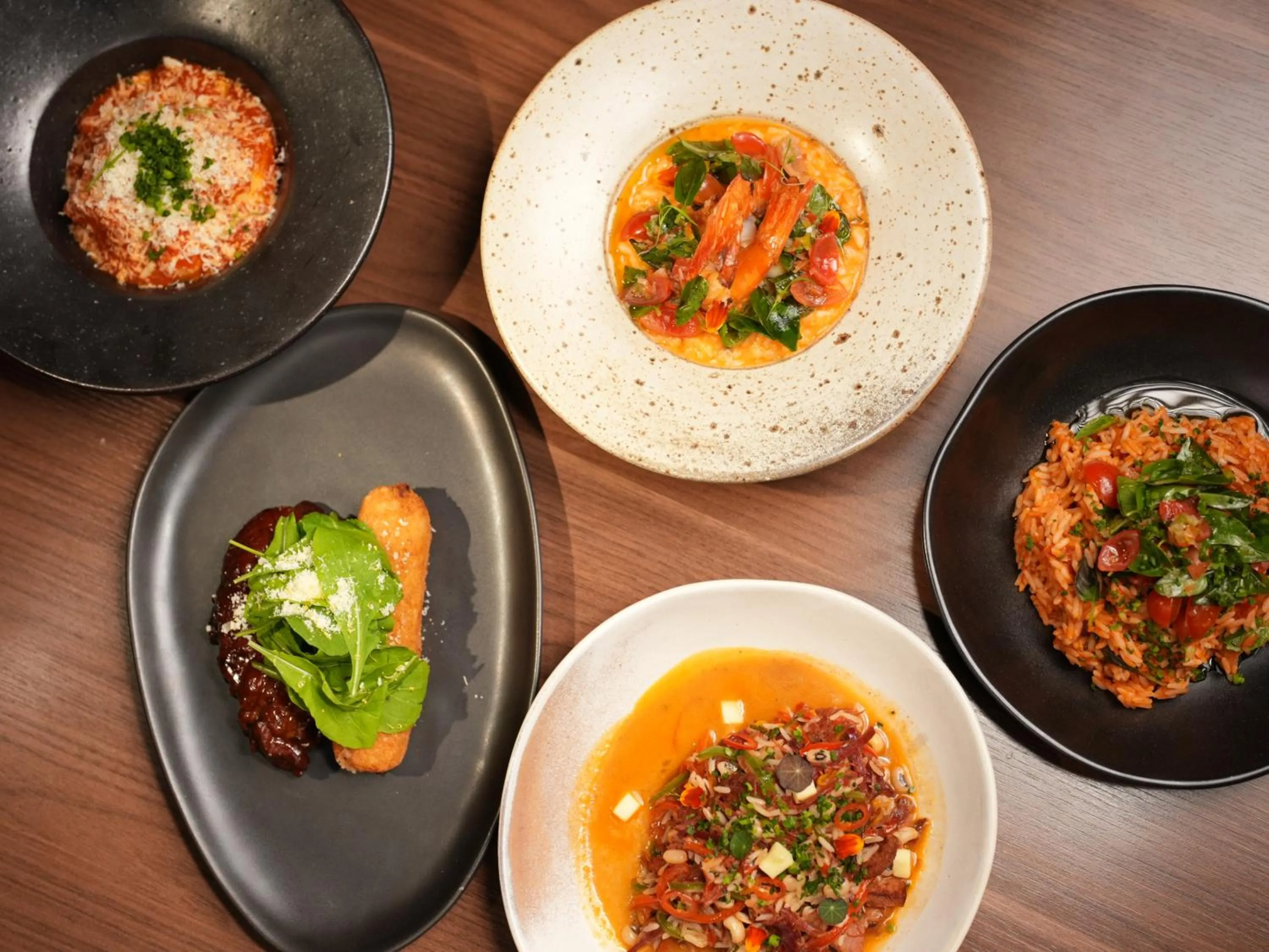 Restaurant/places to eat in Grand Mercure Curitiba Rayon