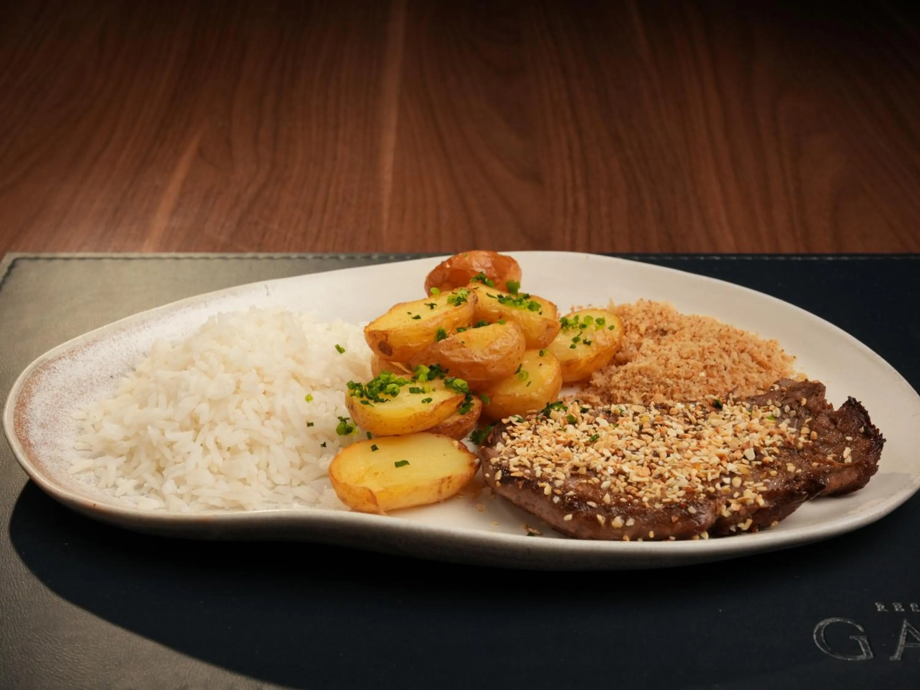 Restaurant/places to eat in Grand Mercure Curitiba Rayon