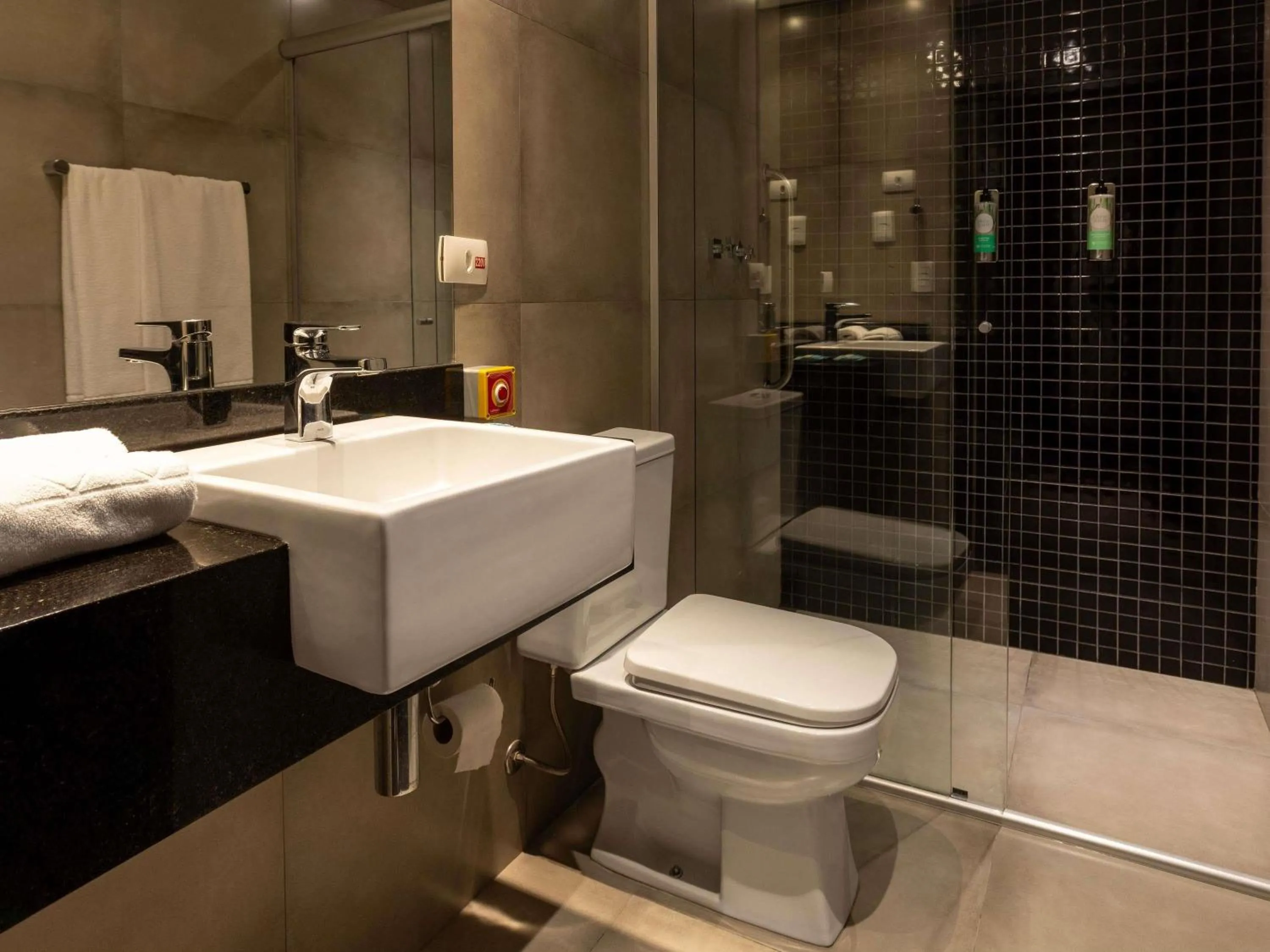 Bedroom in Grand Mercure Curitiba Rayon