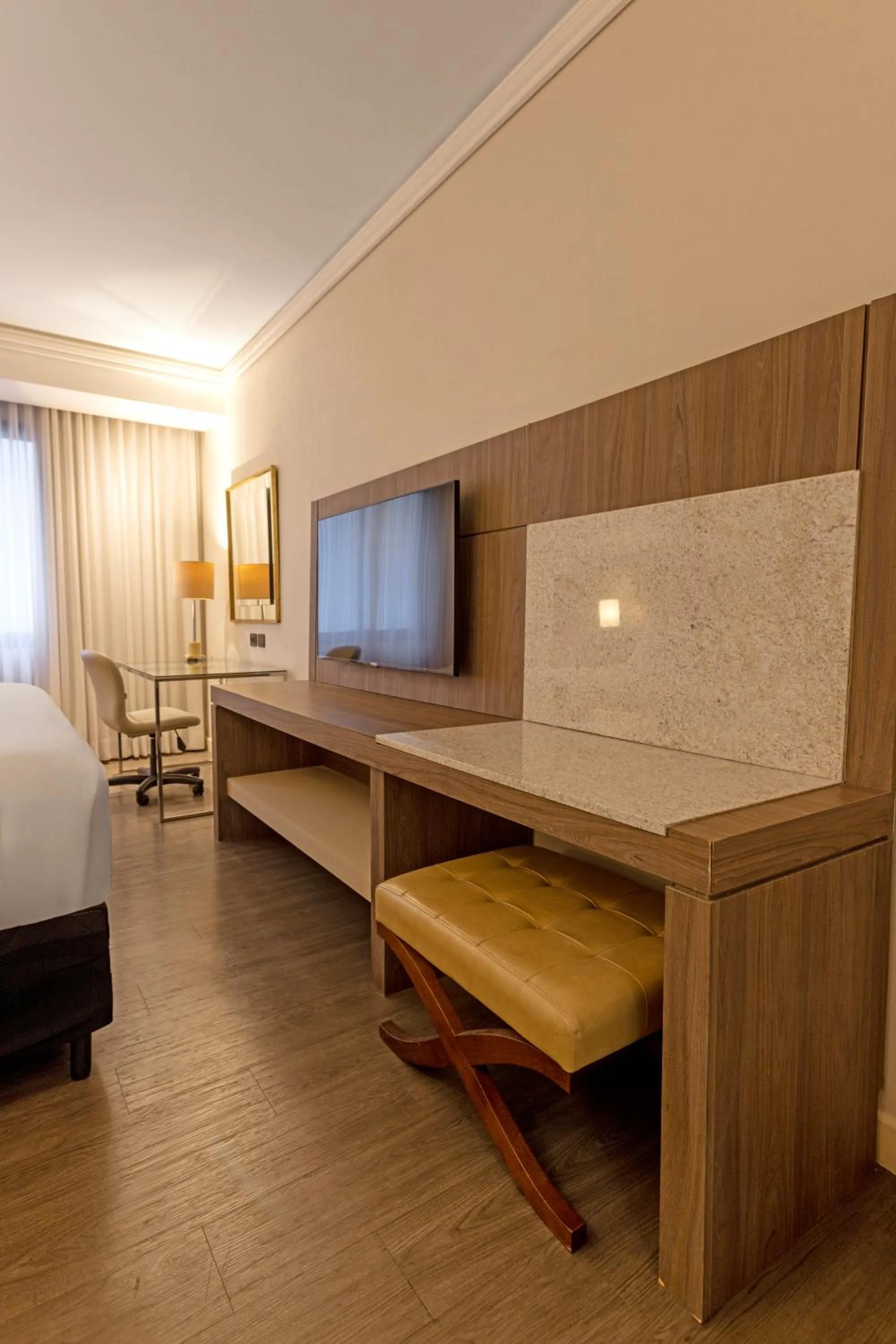 Photo of the whole room, Bed in Grand Mercure Curitiba Rayon