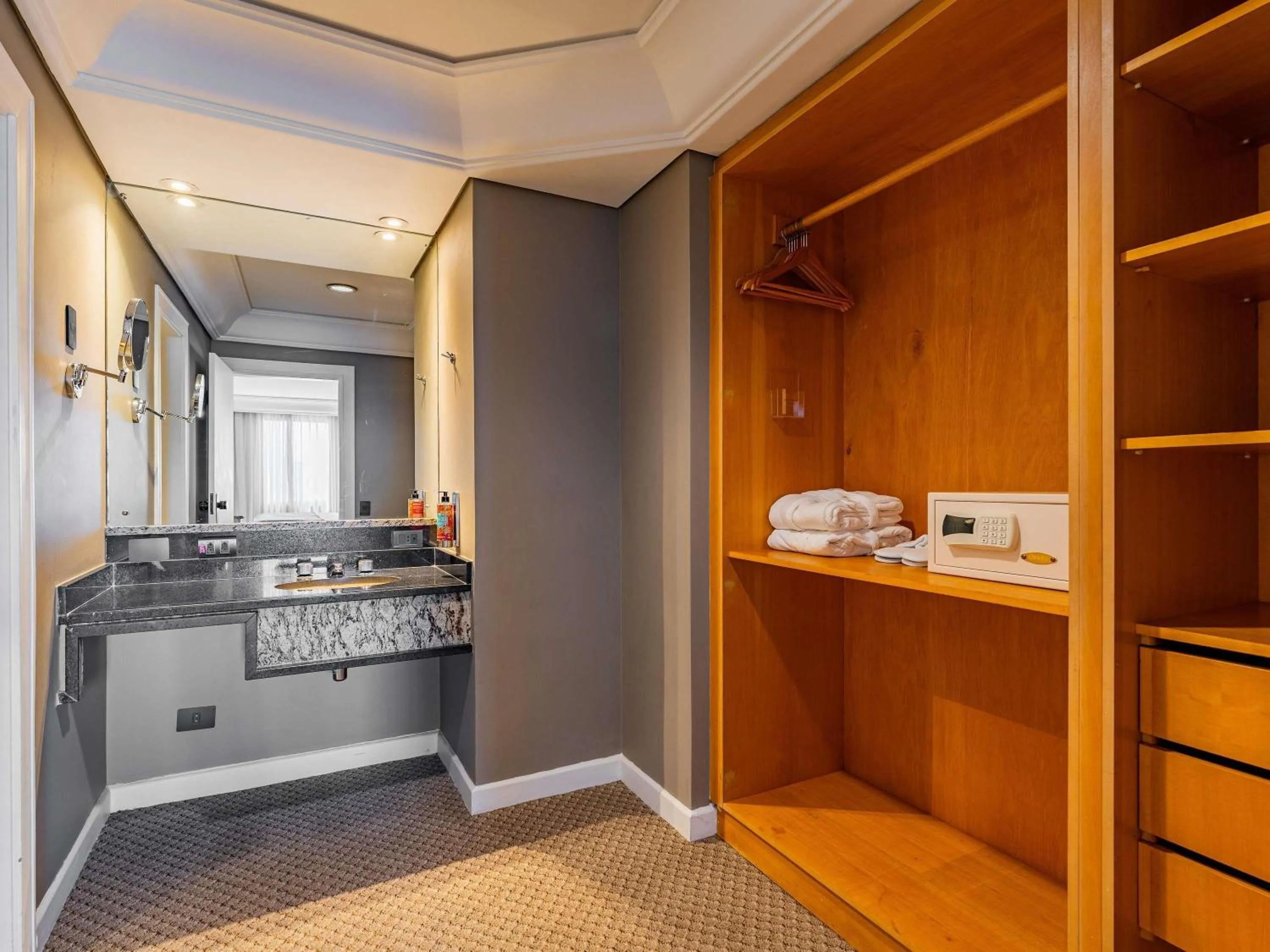 Bedroom in Grand Mercure Curitiba Rayon