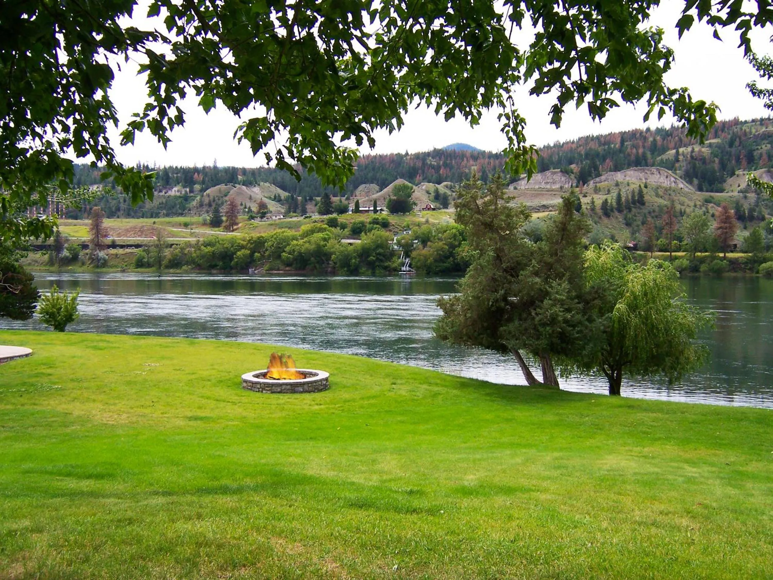 Facade/entrance in South Thompson Inn & Conference Centre