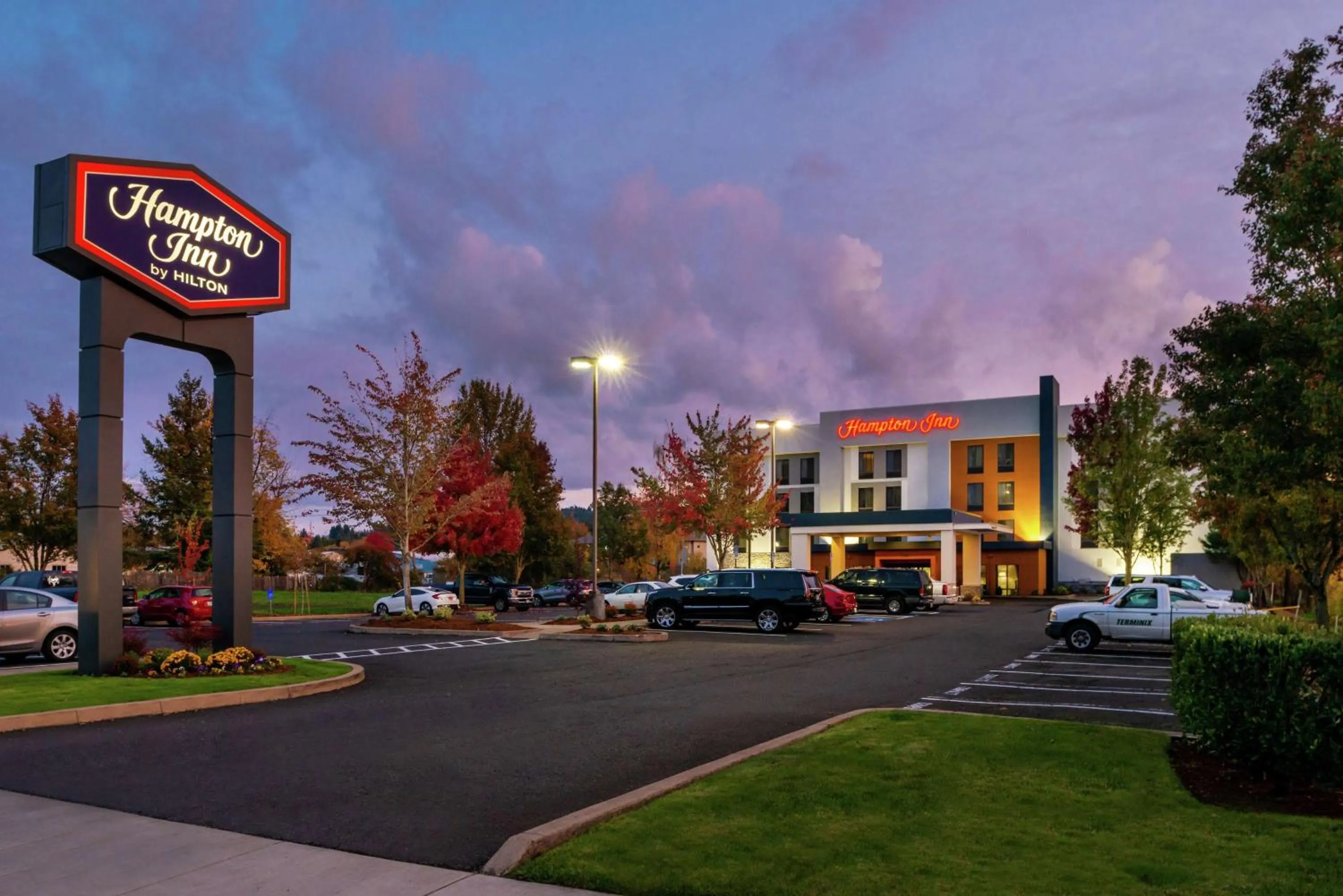 Property building in Hampton Inn Eugene