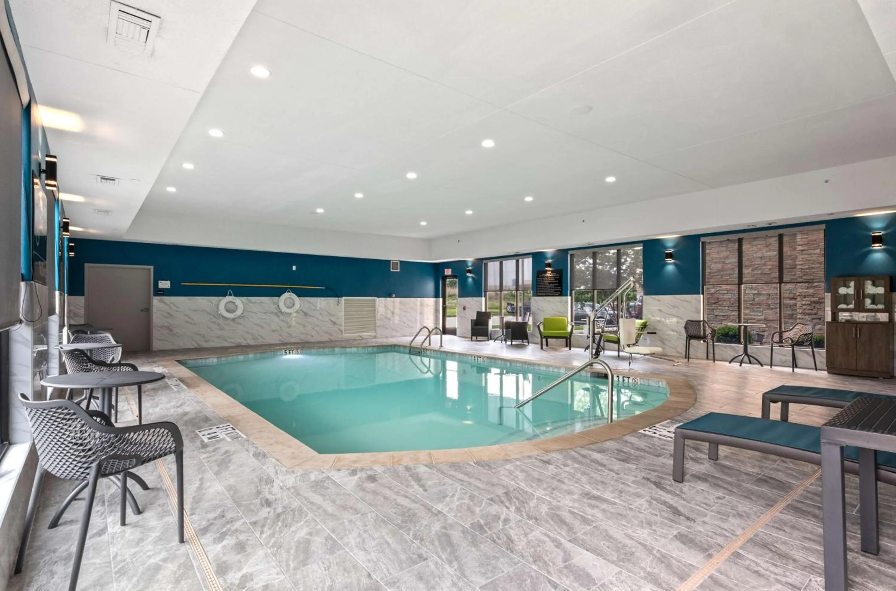 Pool view in Hampton Inn & Suites Mount Pleasant