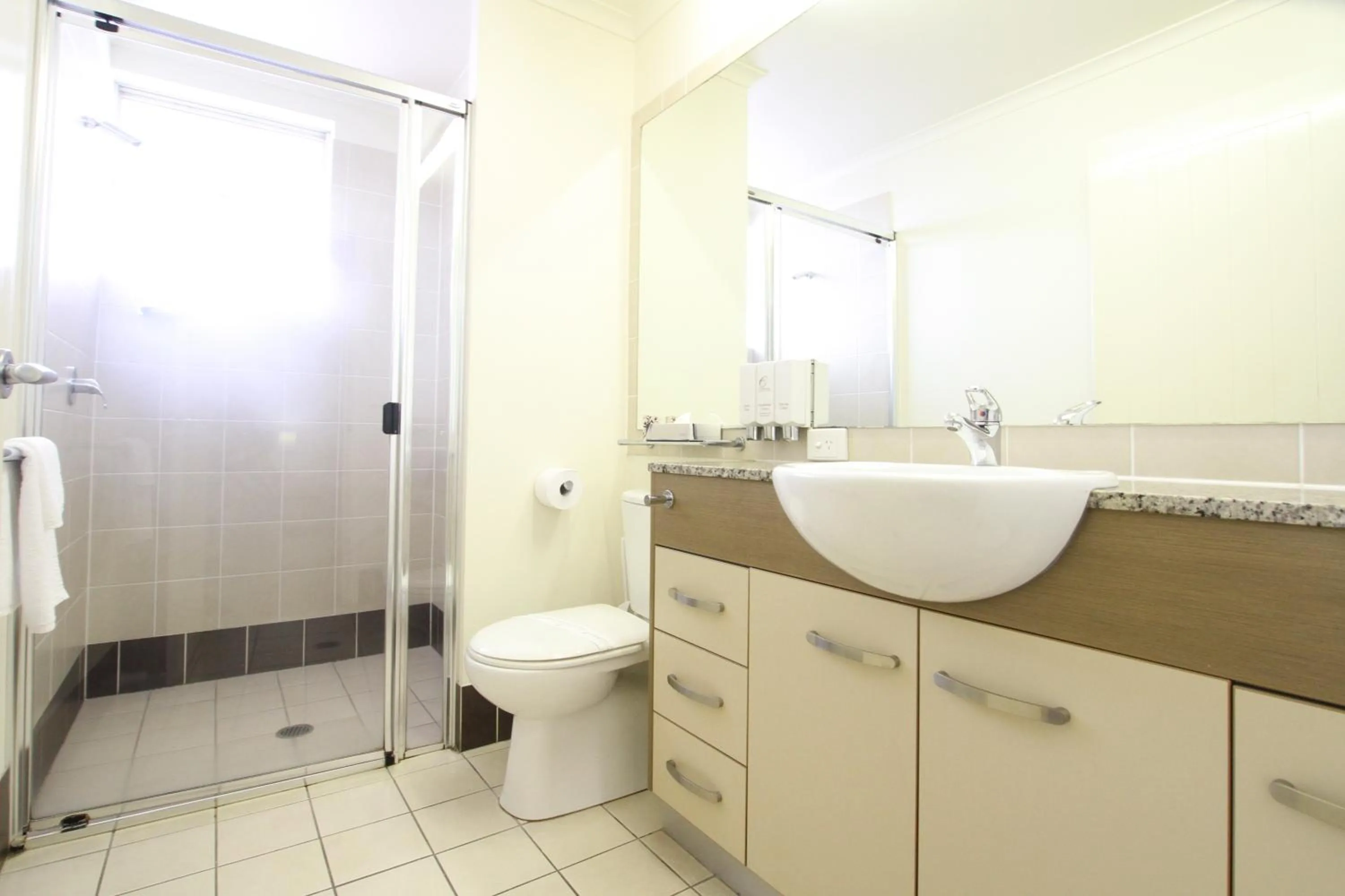 Bathroom in Caloundra Central Apartment Hotel Official