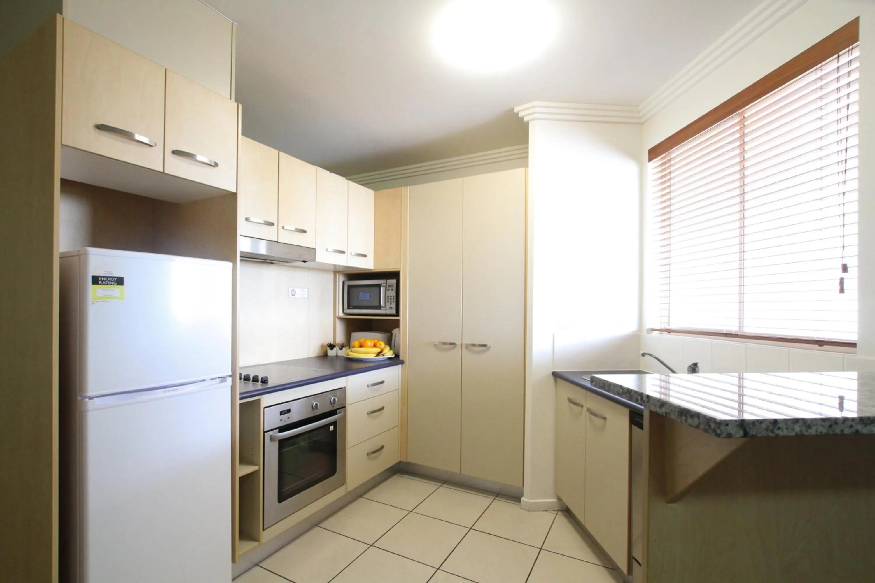 Kitchen or kitchenette in Caloundra Central Apartment Hotel Official