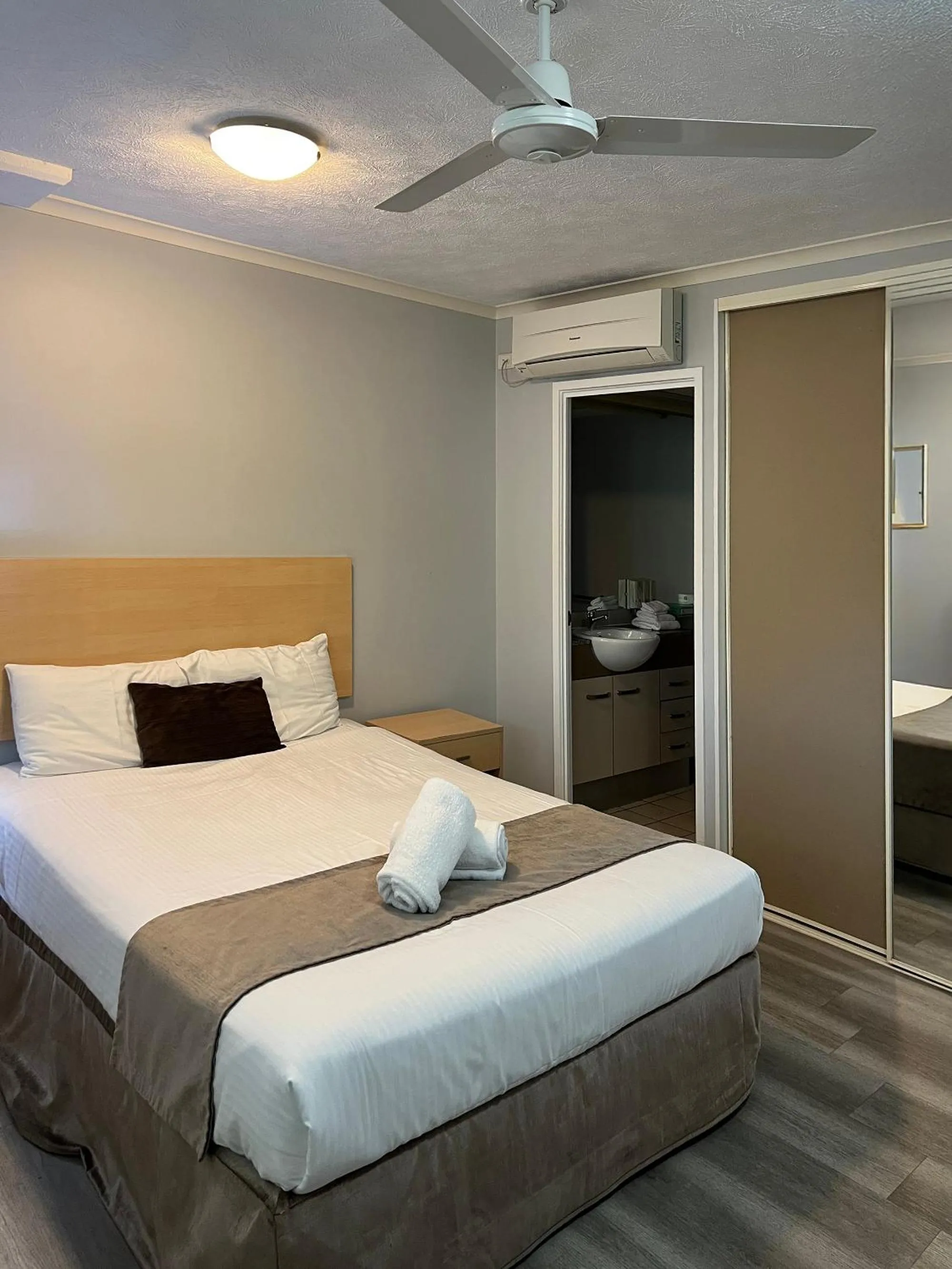 Bedroom, Bed in Caloundra Central Apartment Hotel Official