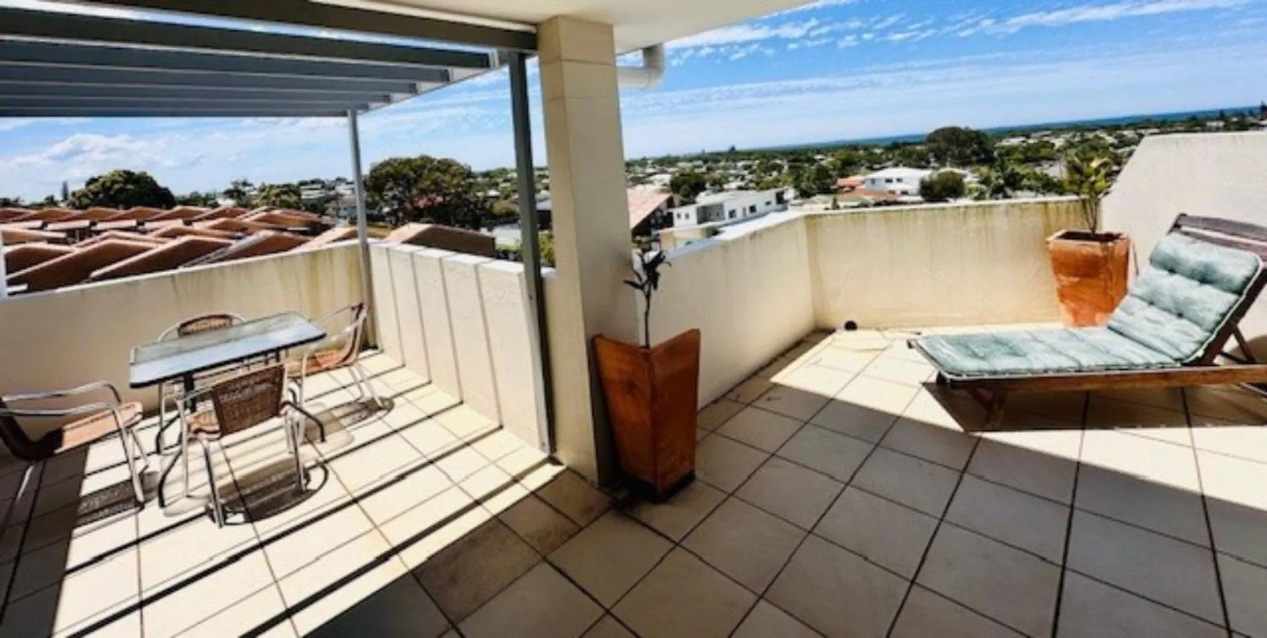 Patio in Caloundra Central Apartment Hotel Official