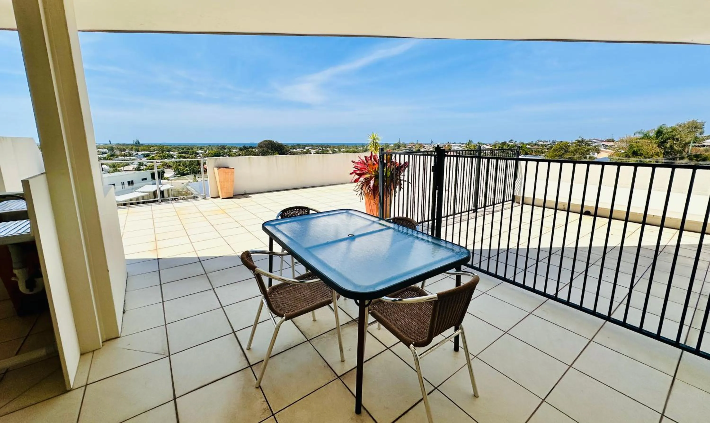 Caloundra Central Apartment Hotel Official