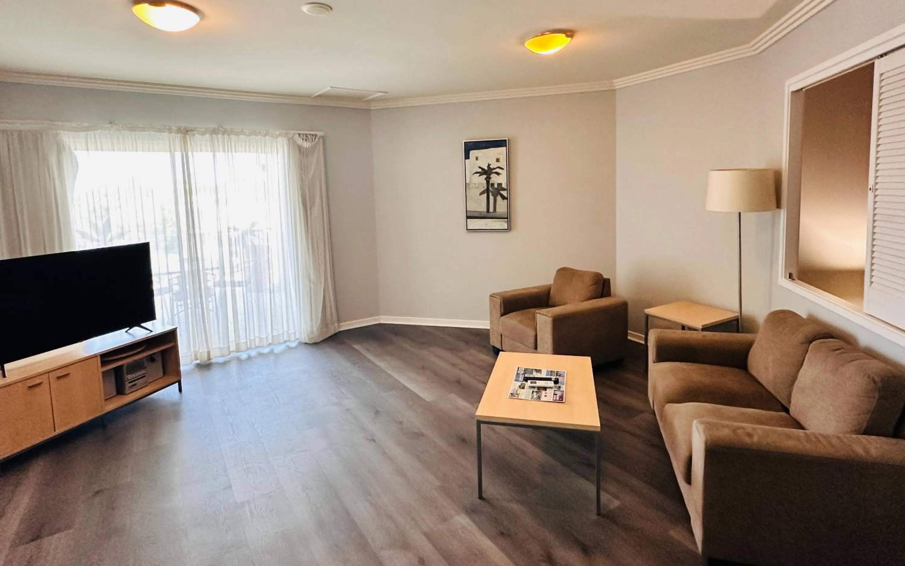 TV and multimedia in Caloundra Central Apartment Hotel Official