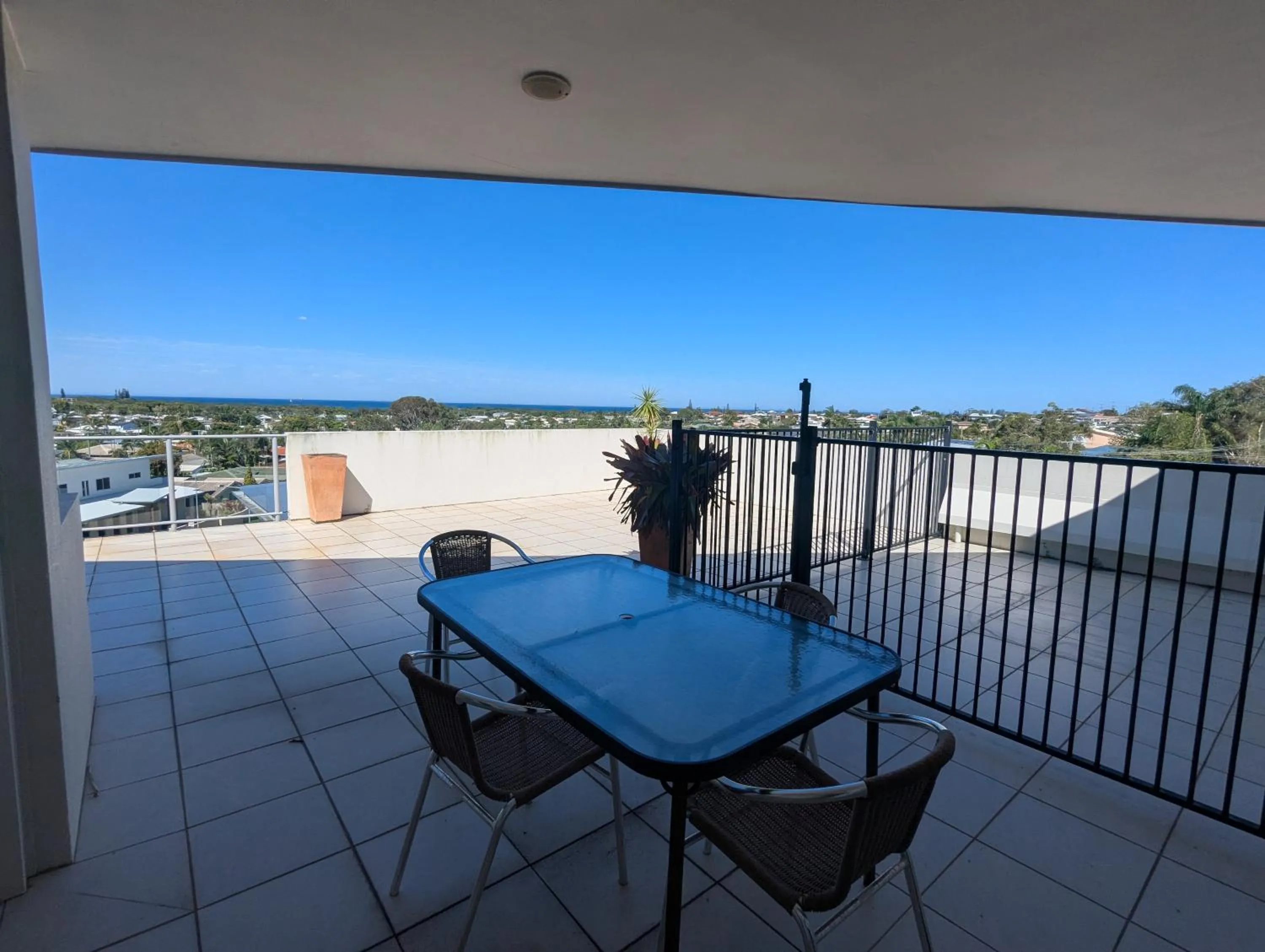 Patio in Caloundra Central Apartment Hotel Official