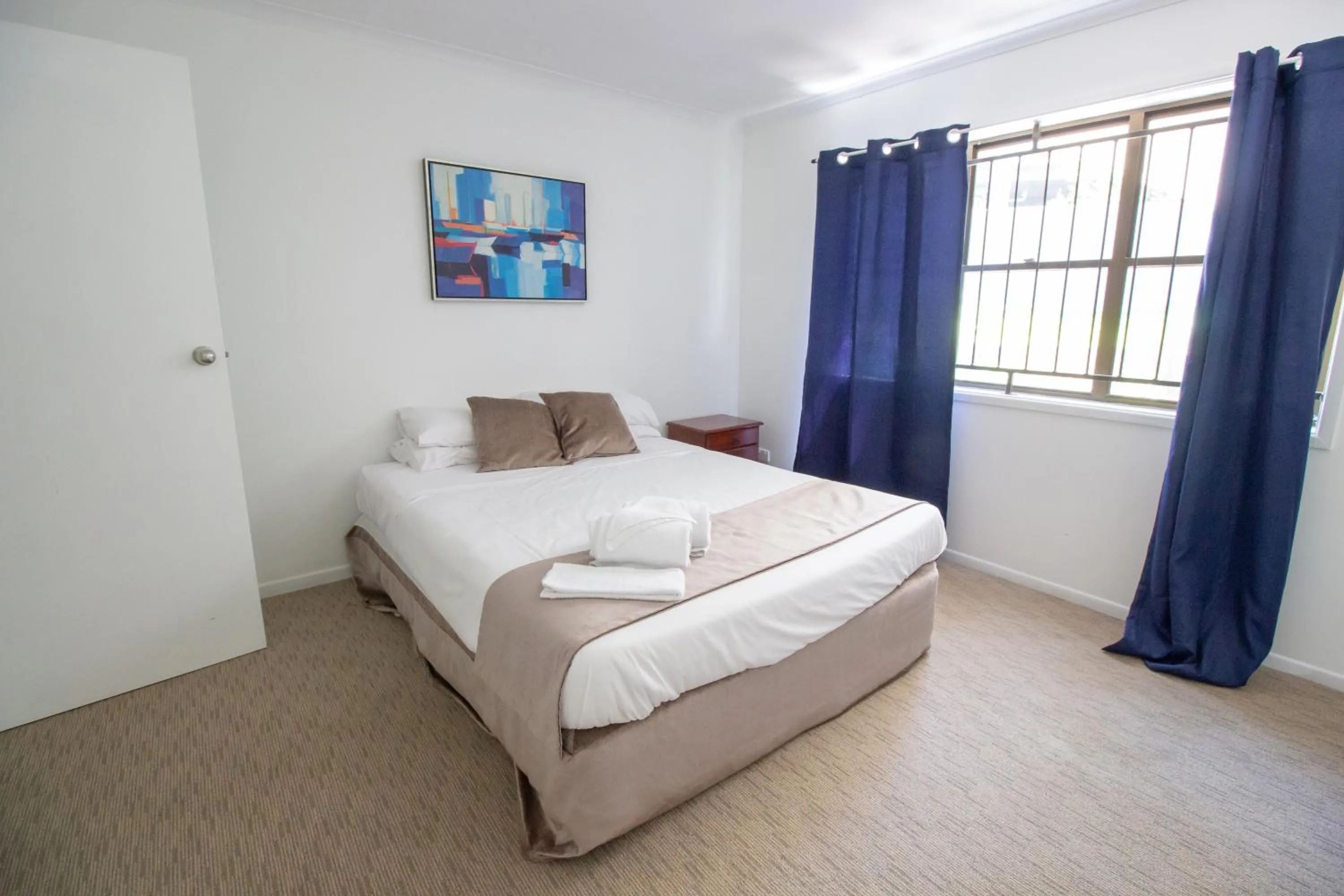 Bed in Caloundra Central Apartment Hotel Official