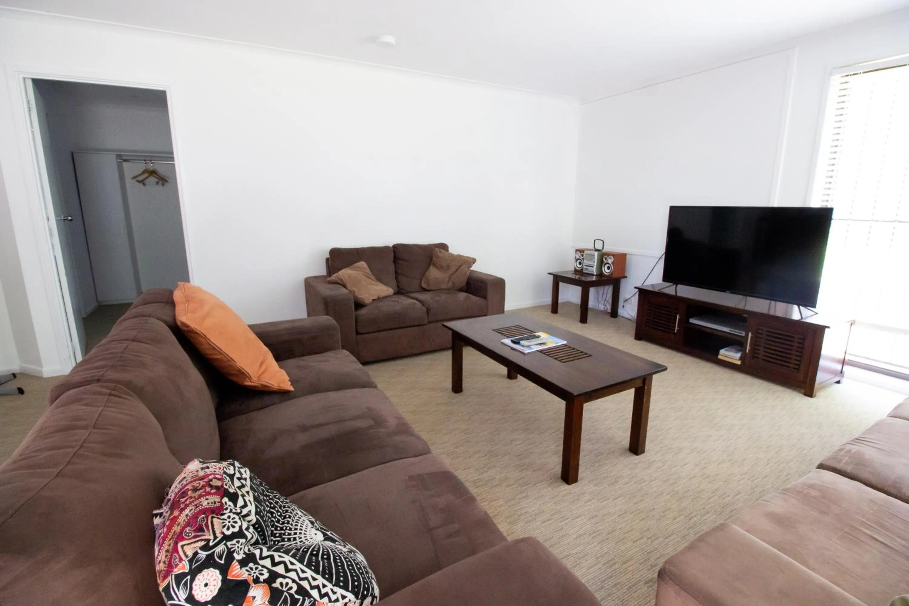 TV and multimedia in Caloundra Central Apartment Hotel Official