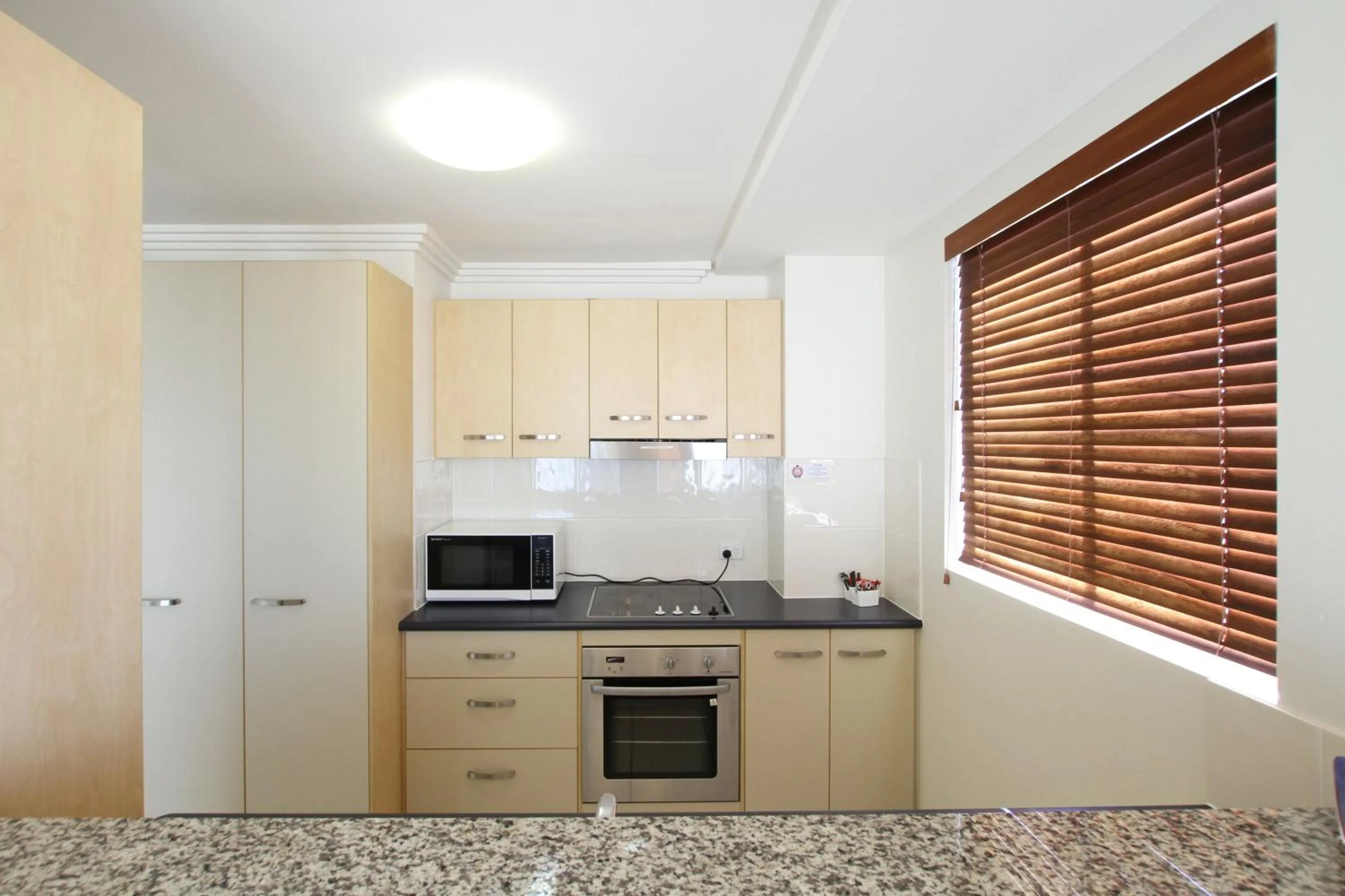 Kitchen or kitchenette in Caloundra Central Apartment Hotel Official