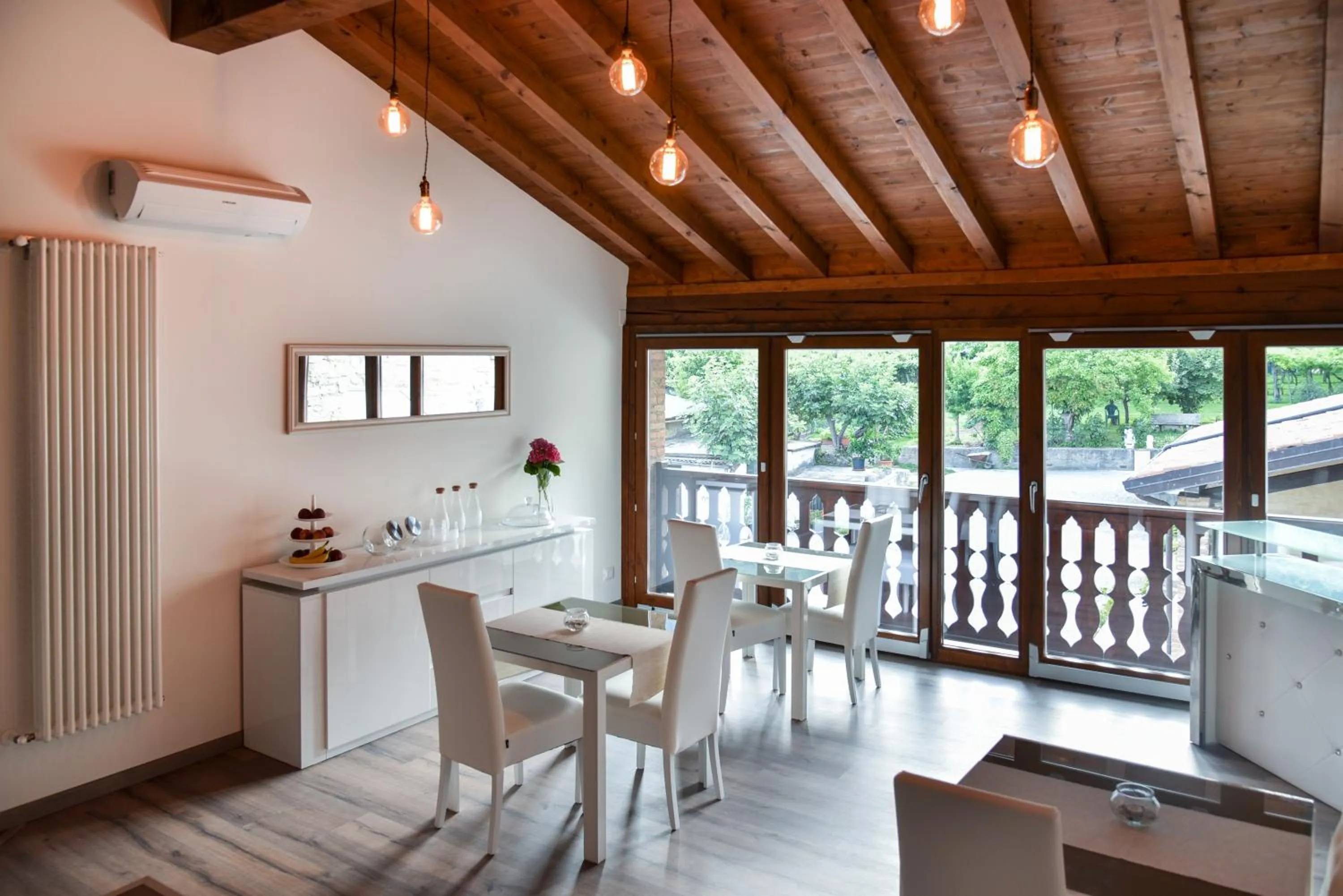 Communal lounge/ TV room in La terrazza sulle vigne B&B