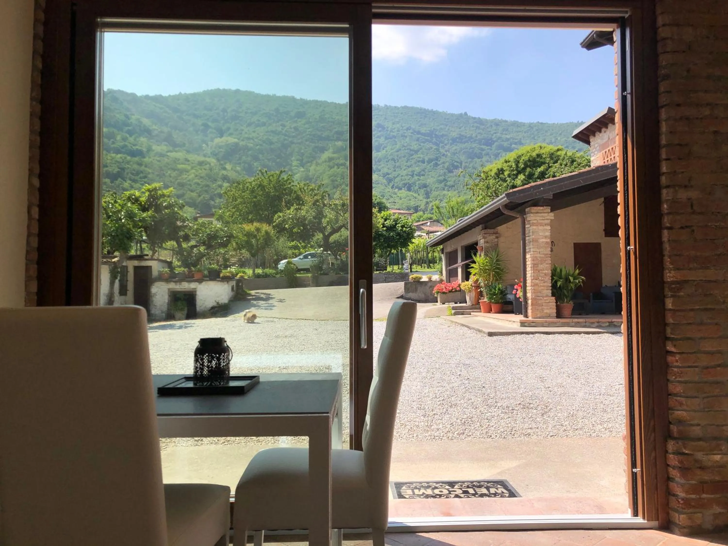 Communal lounge/ TV room in La terrazza sulle vigne B&B