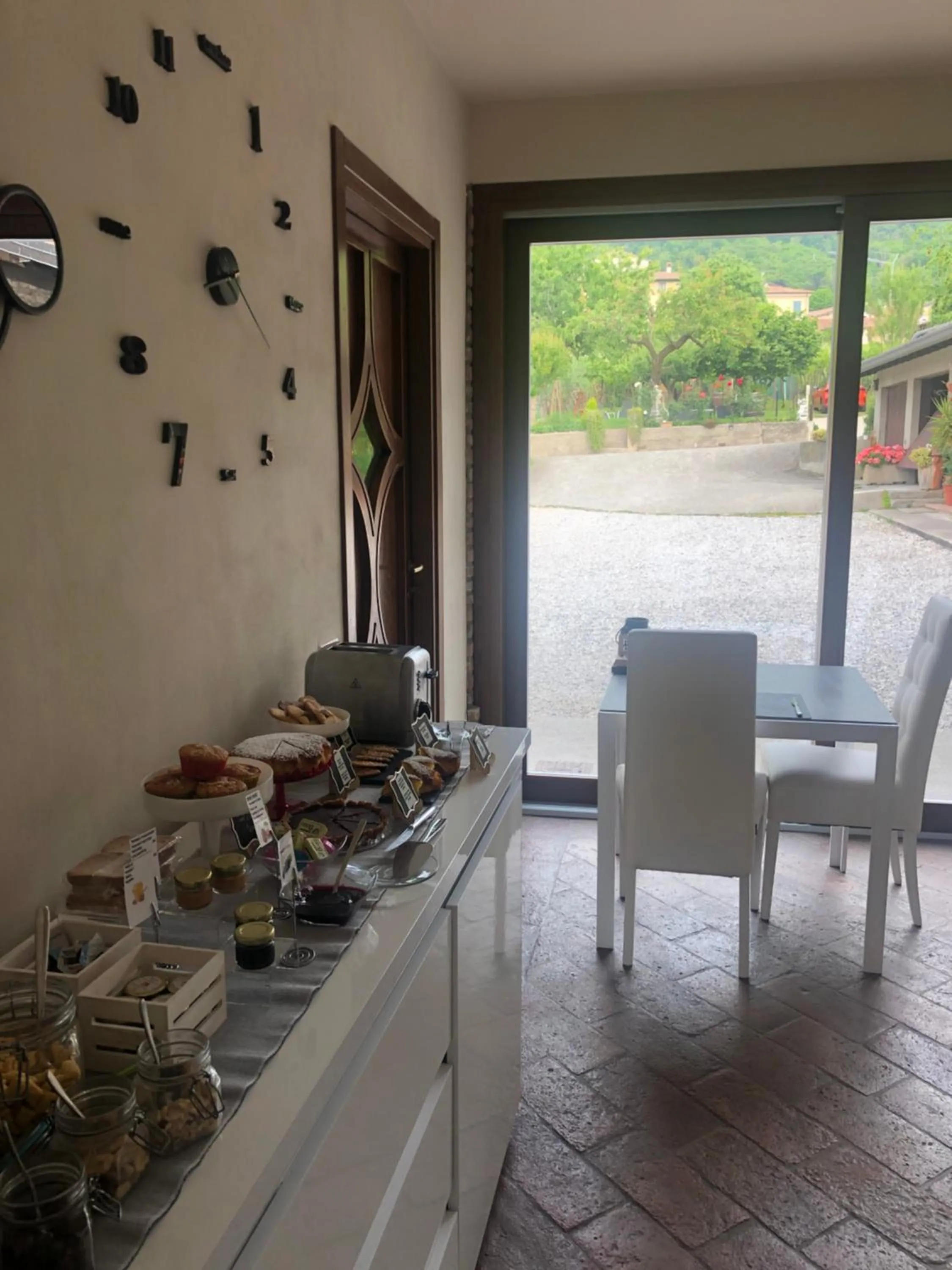 Breakfast in La terrazza sulle vigne B&B