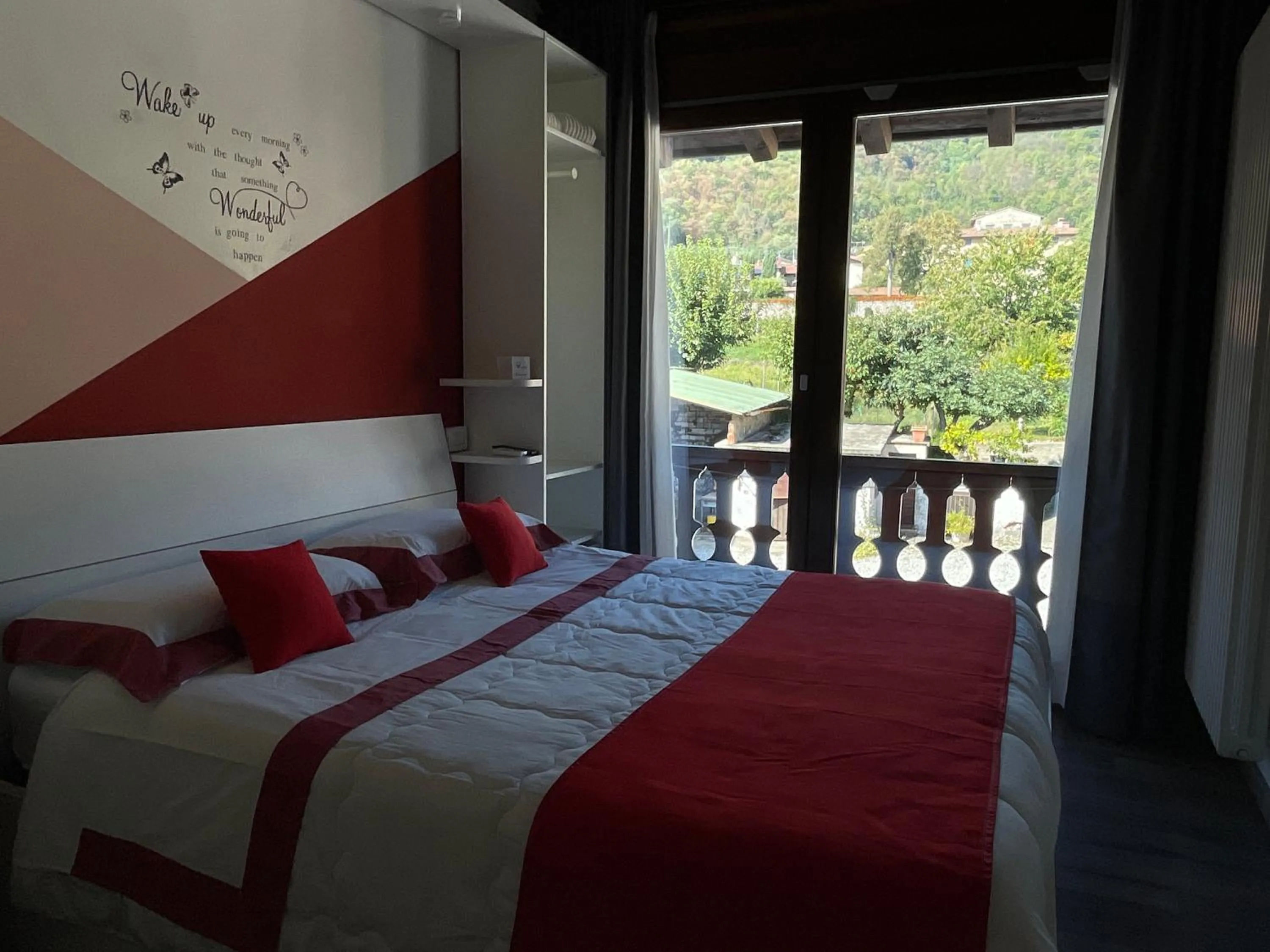 Photo of the whole room, Bed in La terrazza sulle vigne B&B
