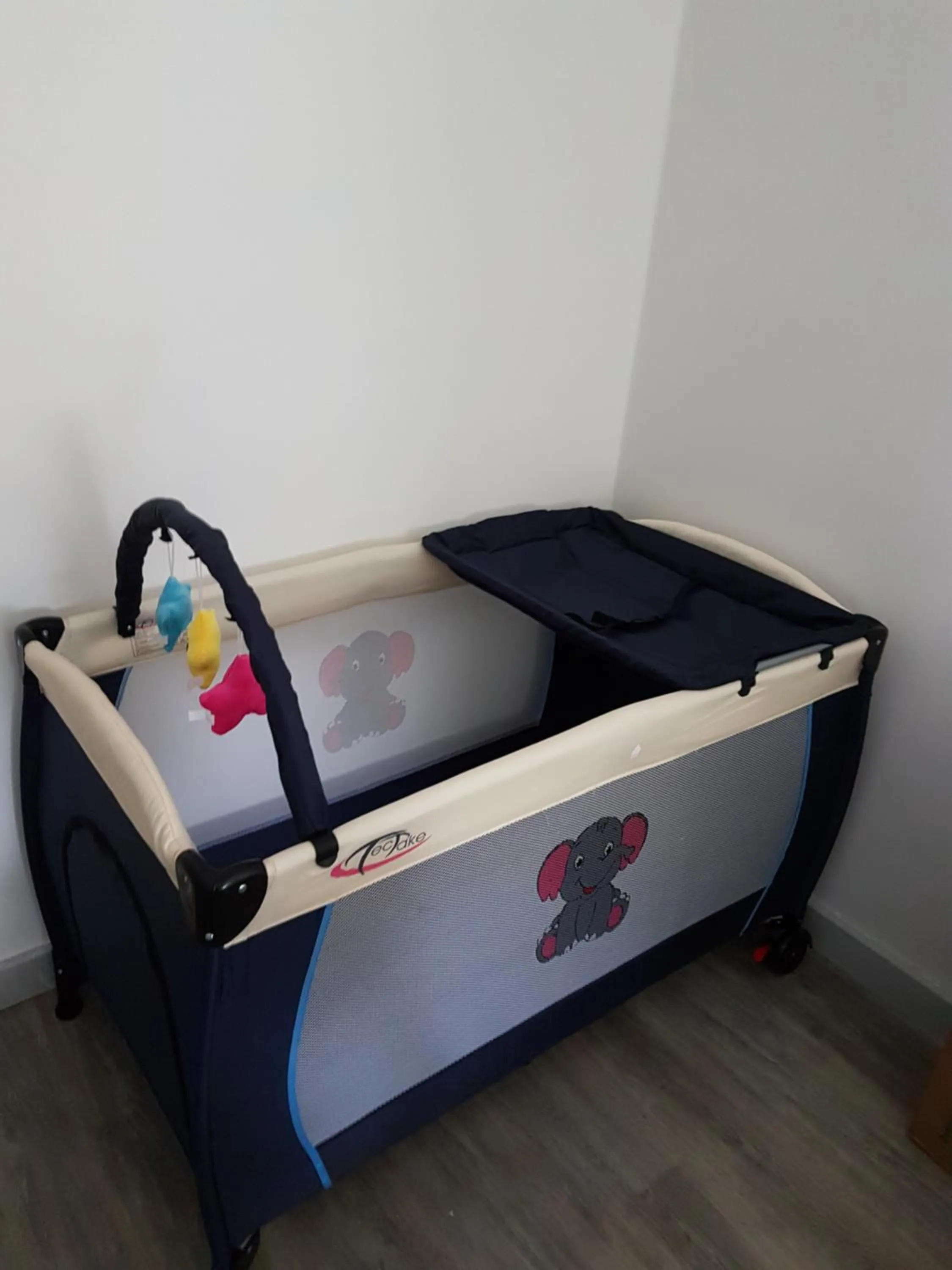 cot in Proche chateau