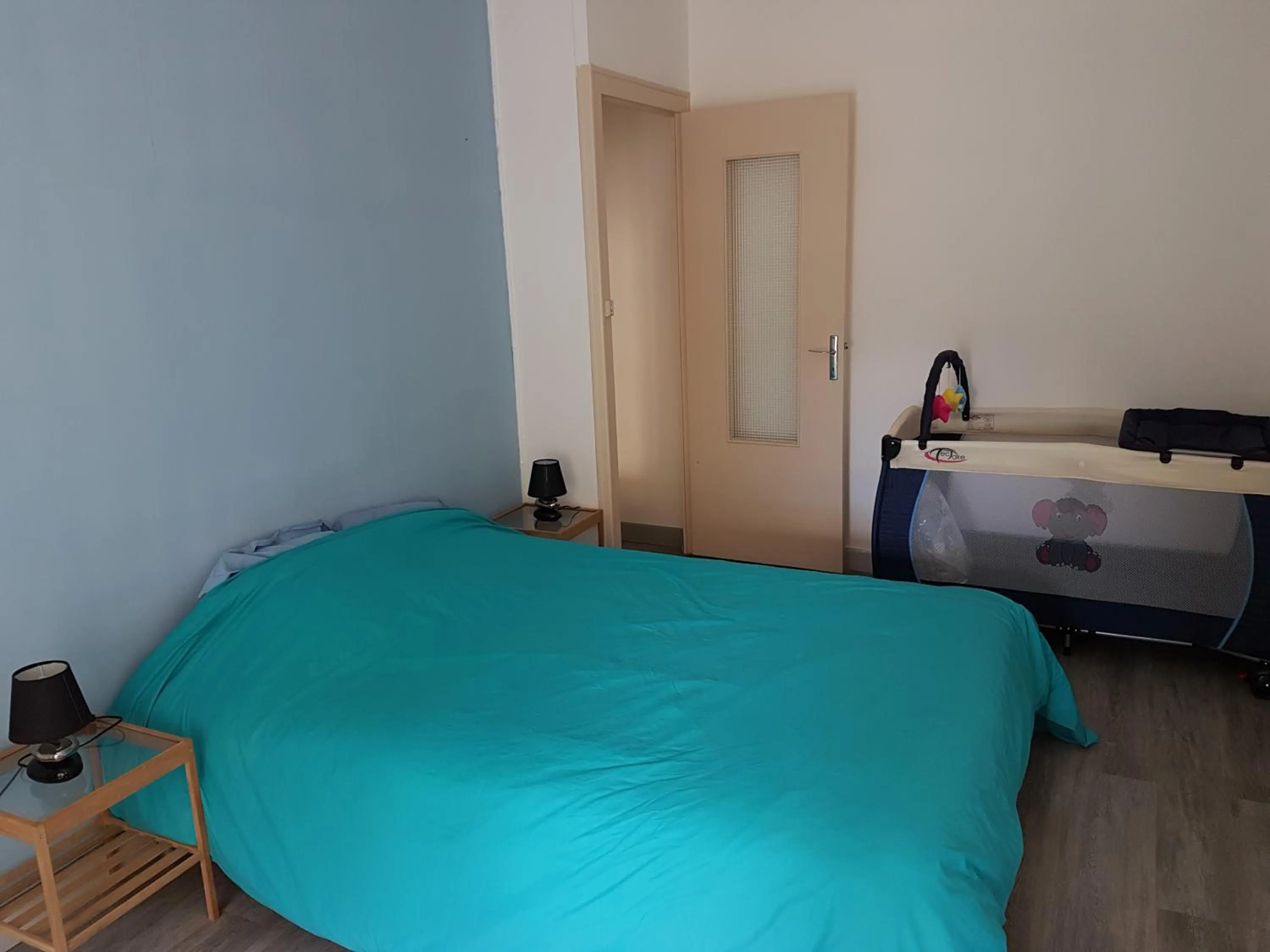 Bed in Proche chateau