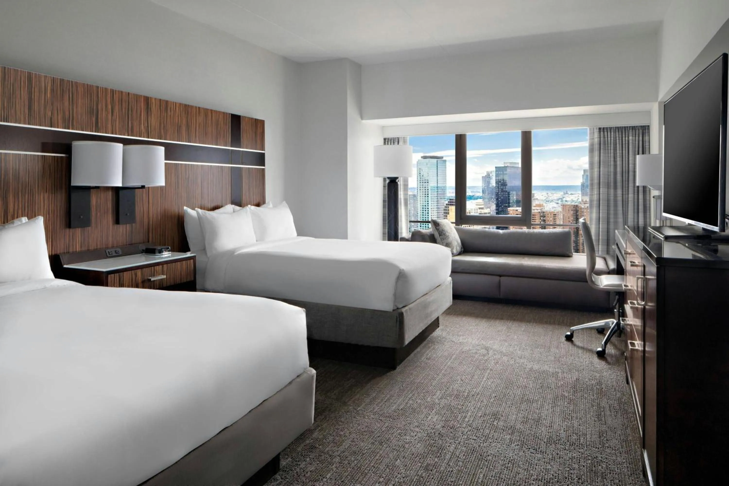 Photo of the whole room, Bed in New York Marriott Marquis