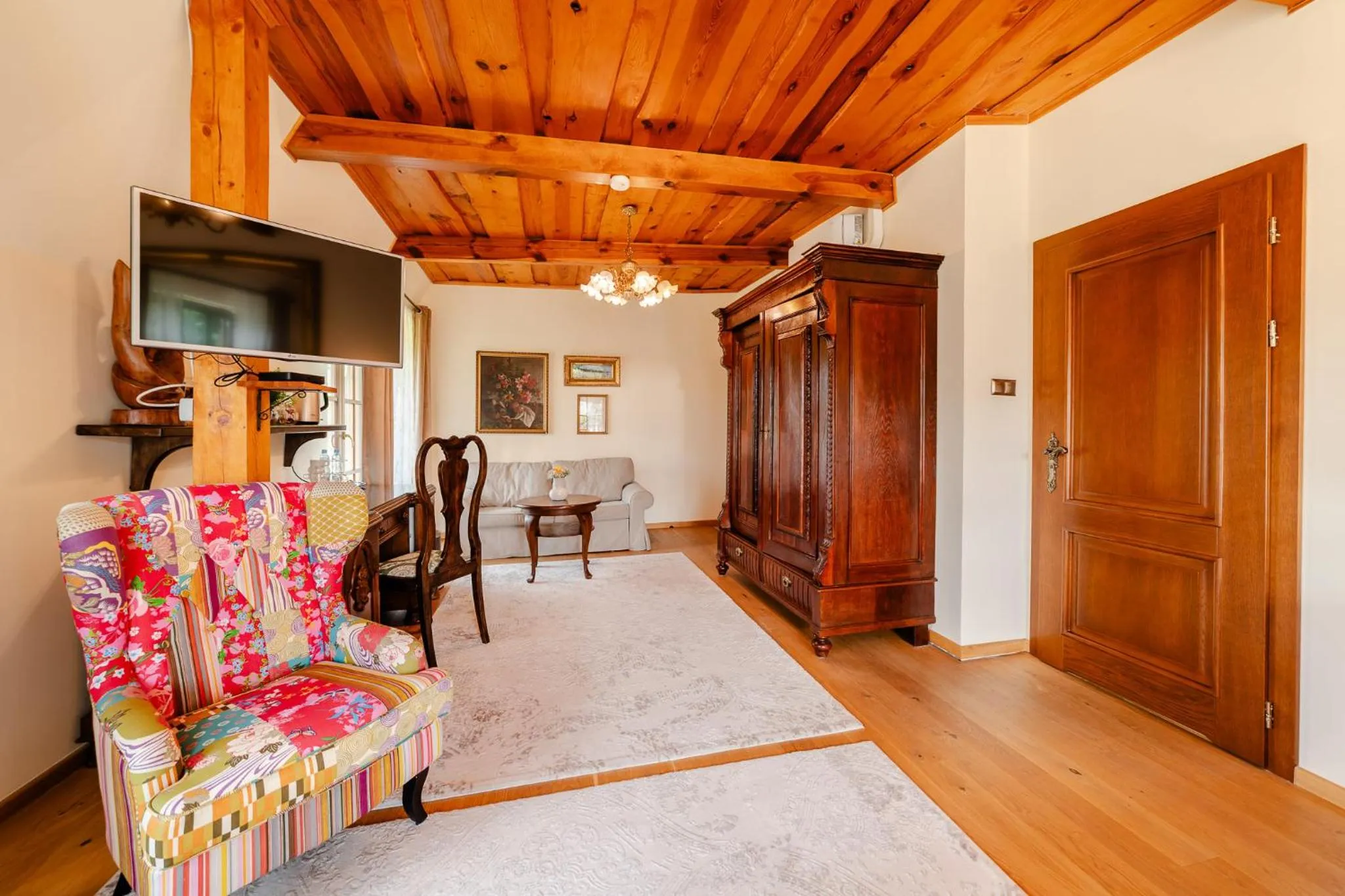 TV and multimedia in RetroHouse - wypoczynek dla dorosłych, B&B