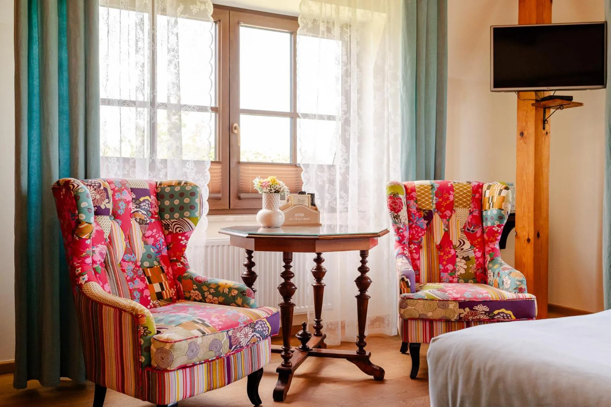 Seating area, Bed in RetroHouse - wypoczynek dla dorosłych, B&B