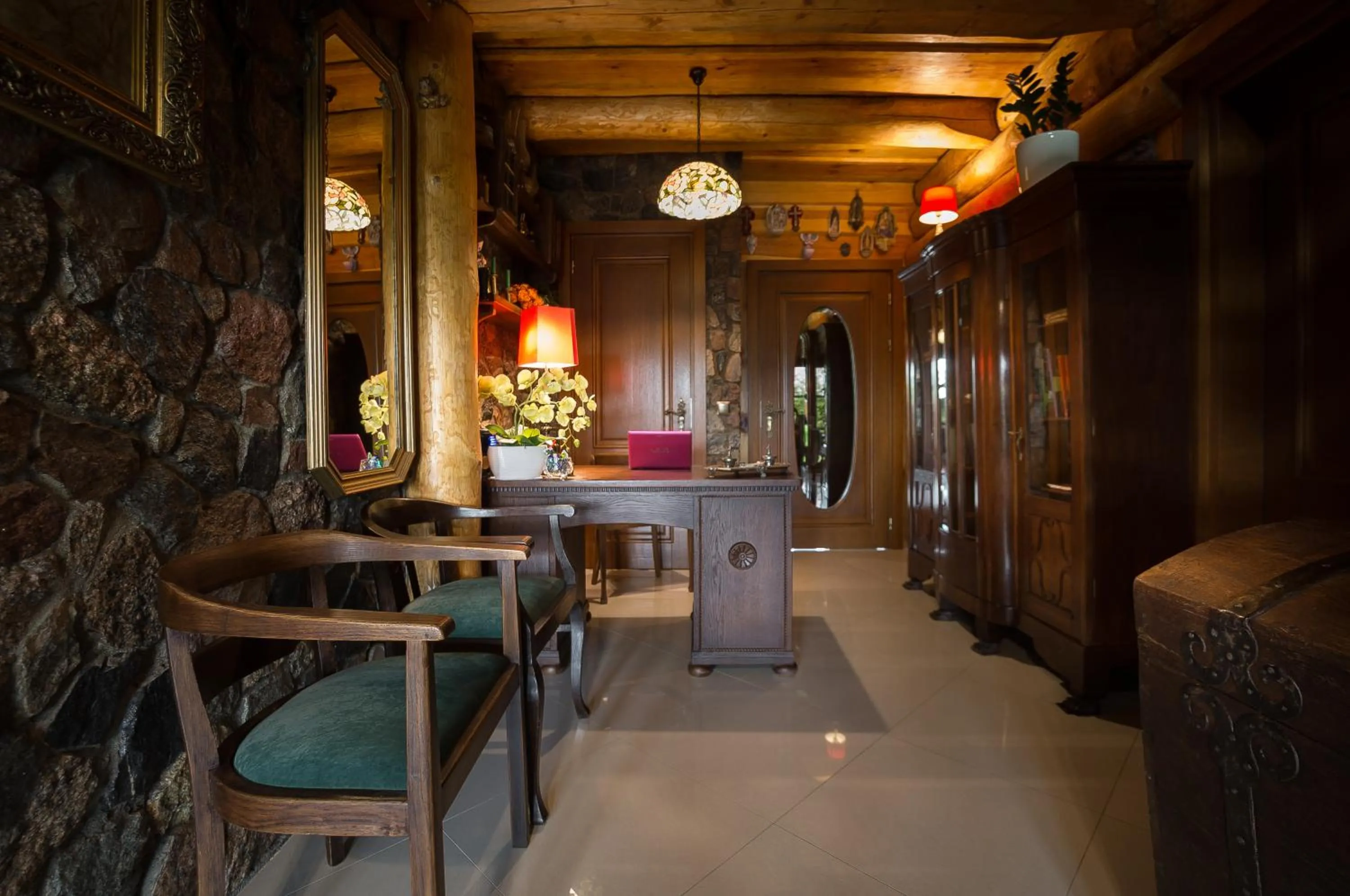 Staff in RetroHouse - wypoczynek dla dorosłych, B&B