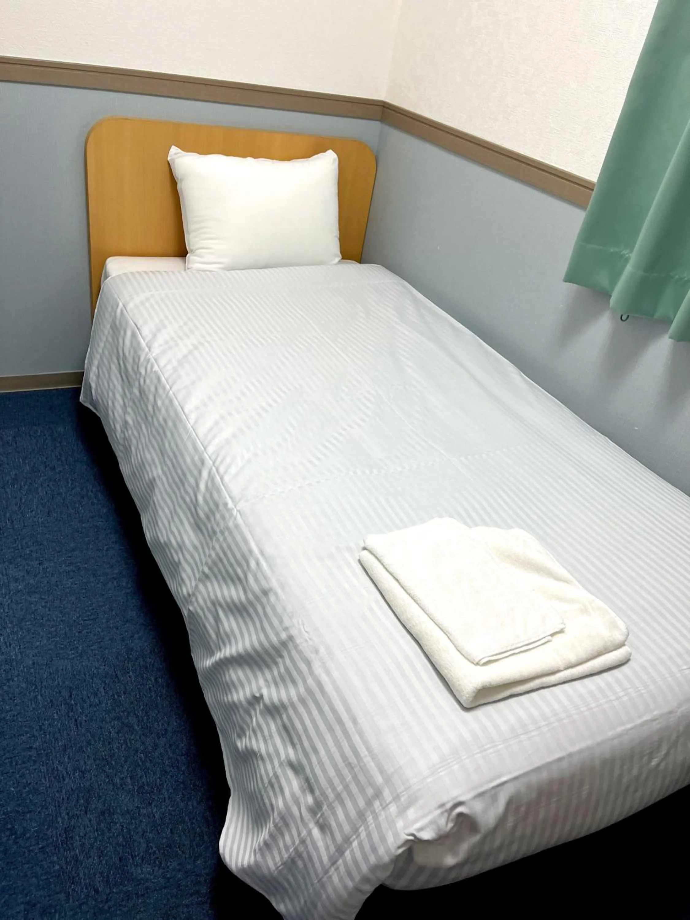 Bed in Business Hotel Legato