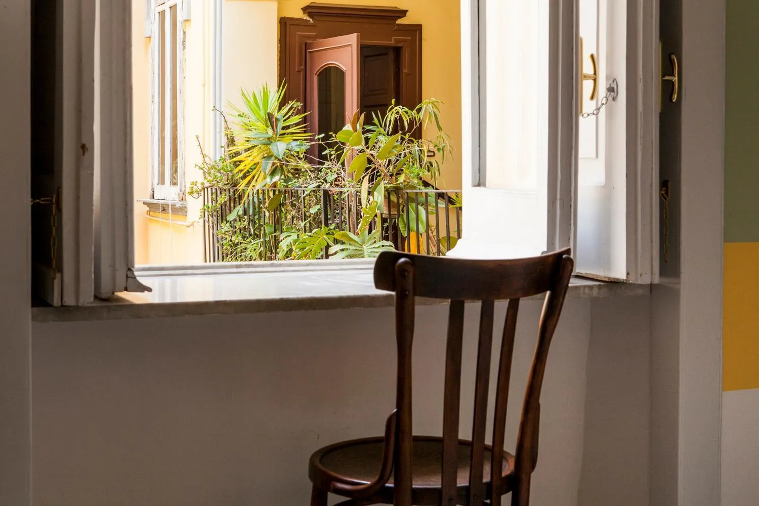 Inner courtyard view in SuperOtium