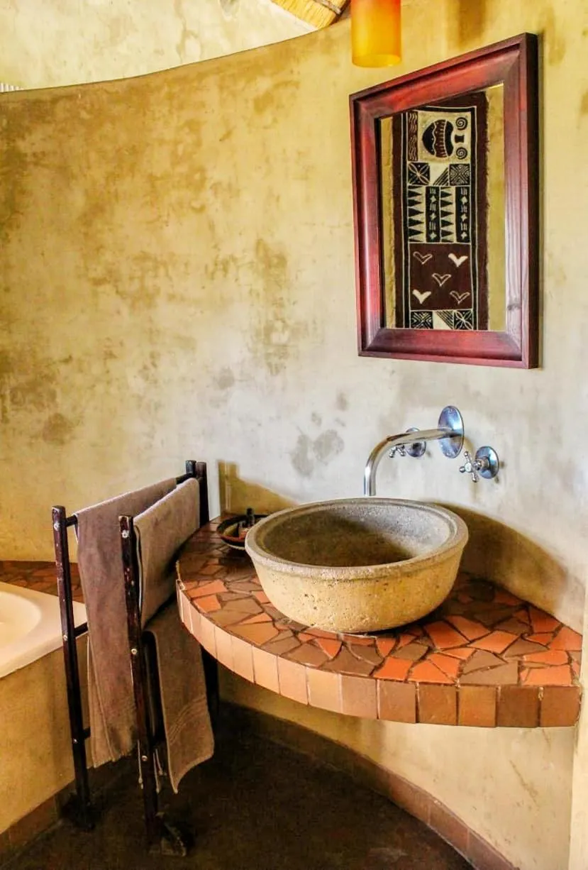 Bathroom in AmaZulu Lodge