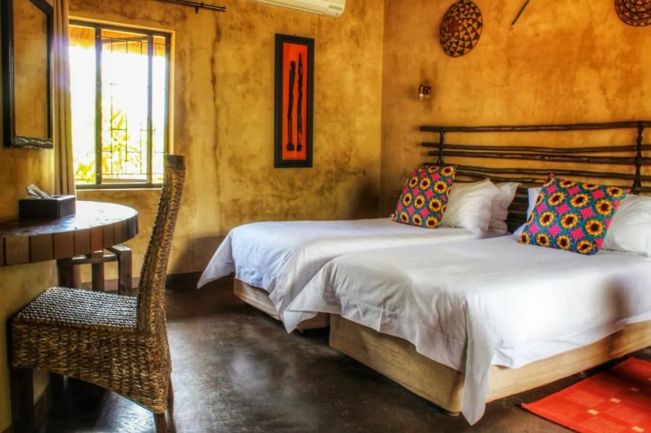 Bedroom, Bed in AmaZulu Lodge