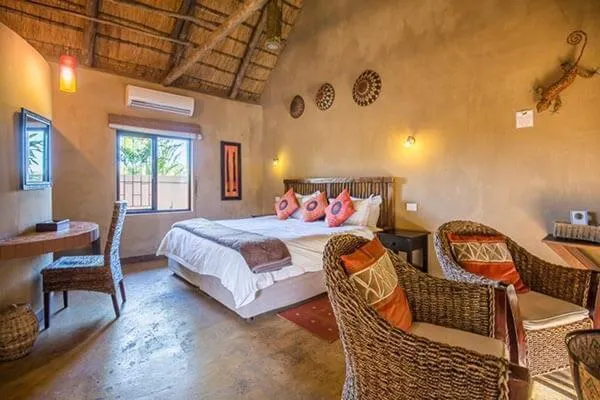 Photo of the whole room, Bed in AmaZulu Lodge