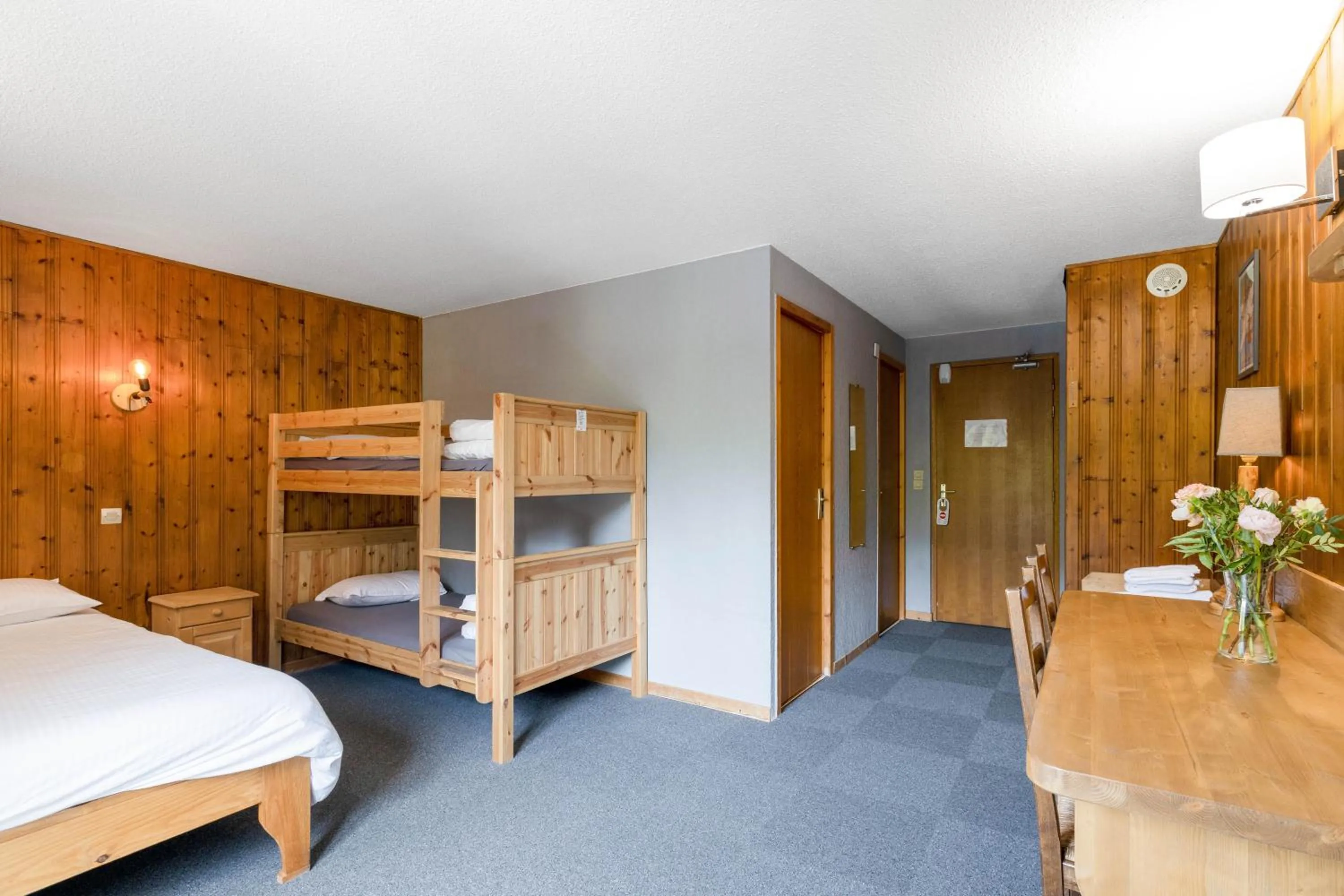 Photo of the whole room, Bed in Fontaine du Mont Blanc Hotel & Spa