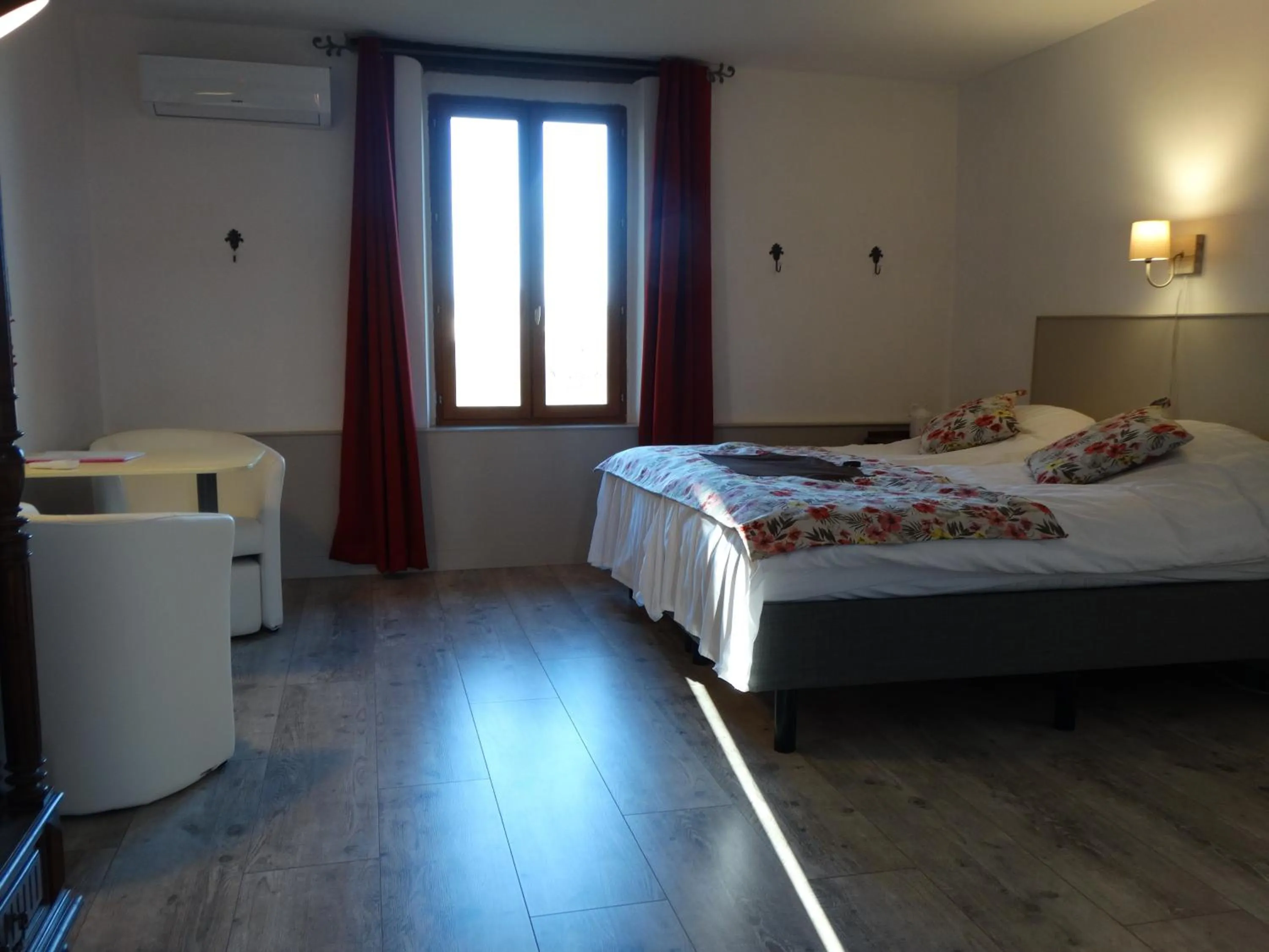 Twin Room with Garden View - single occupancy in residence la Salamandre kamers