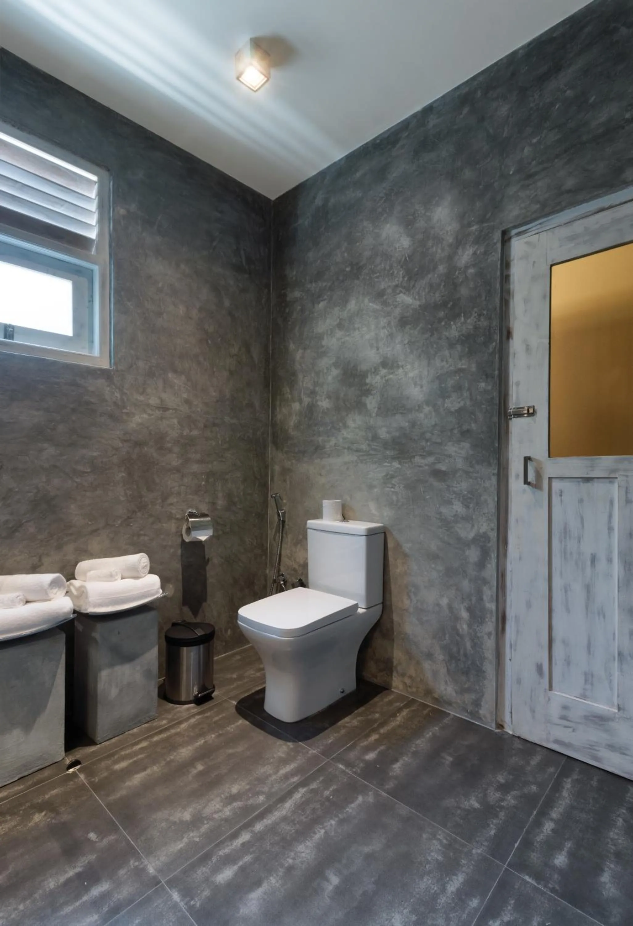 Toilet in Epic Unawatuna