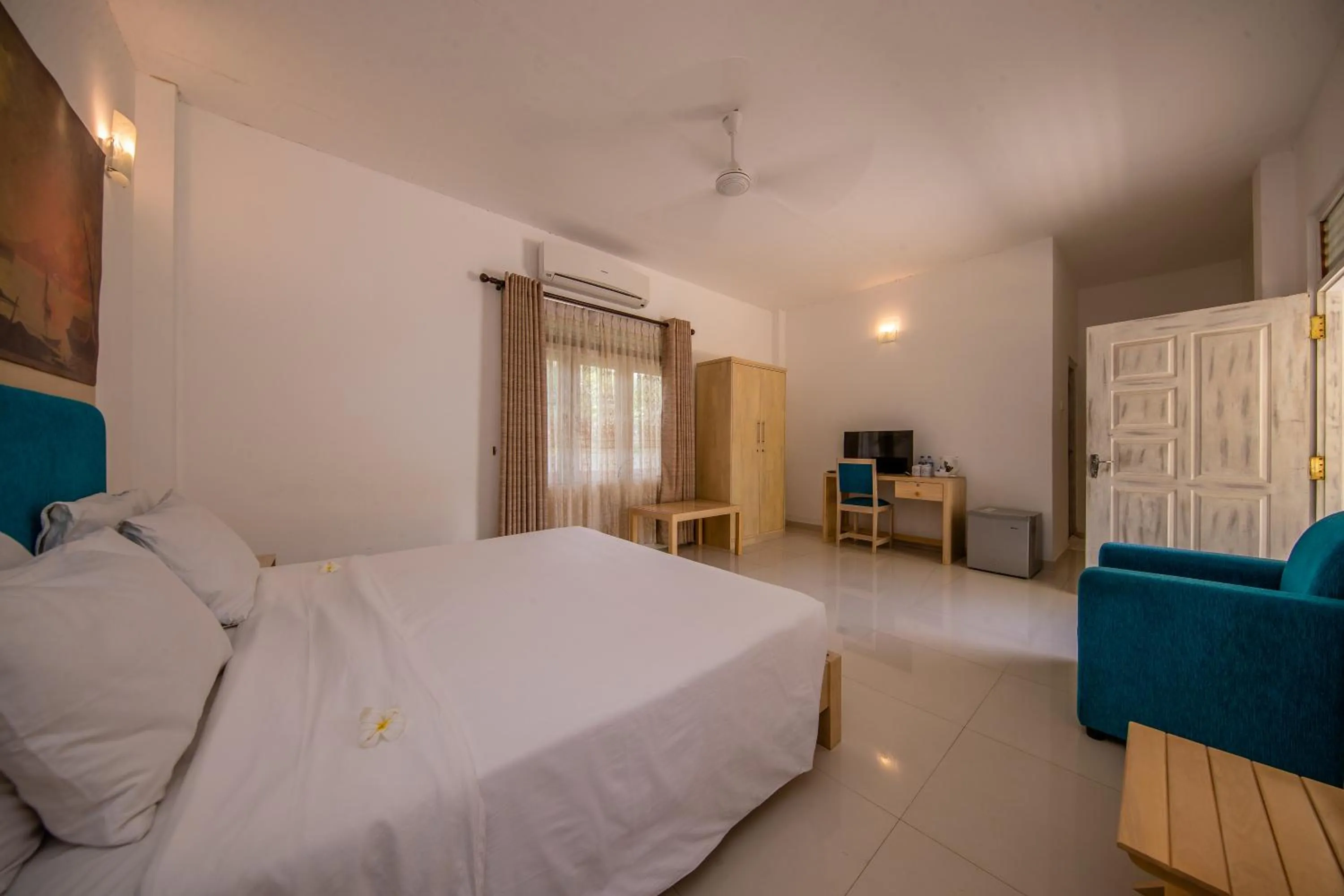 Photo of the whole room, Bed in Epic Unawatuna