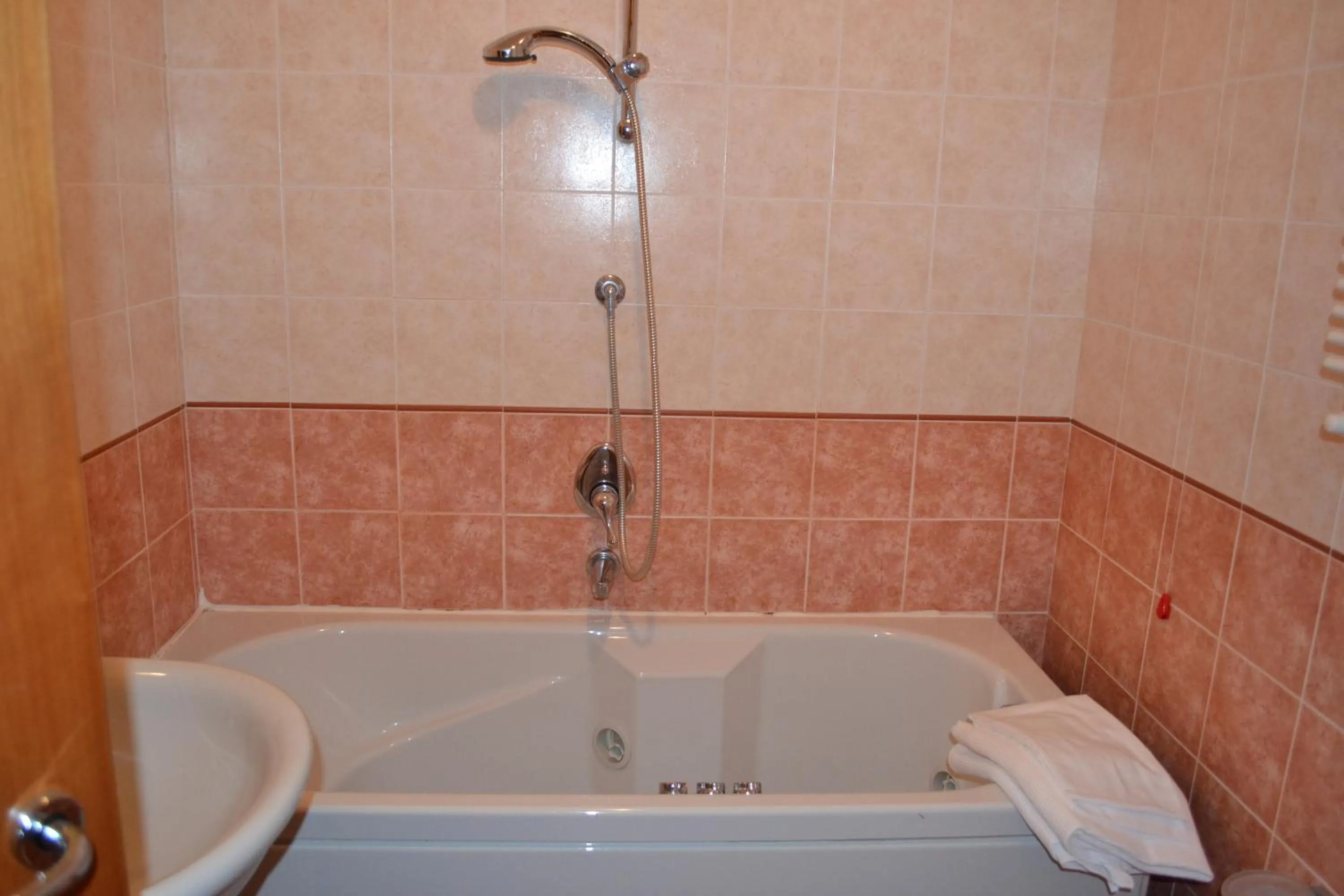 Shower in Hotel Maita