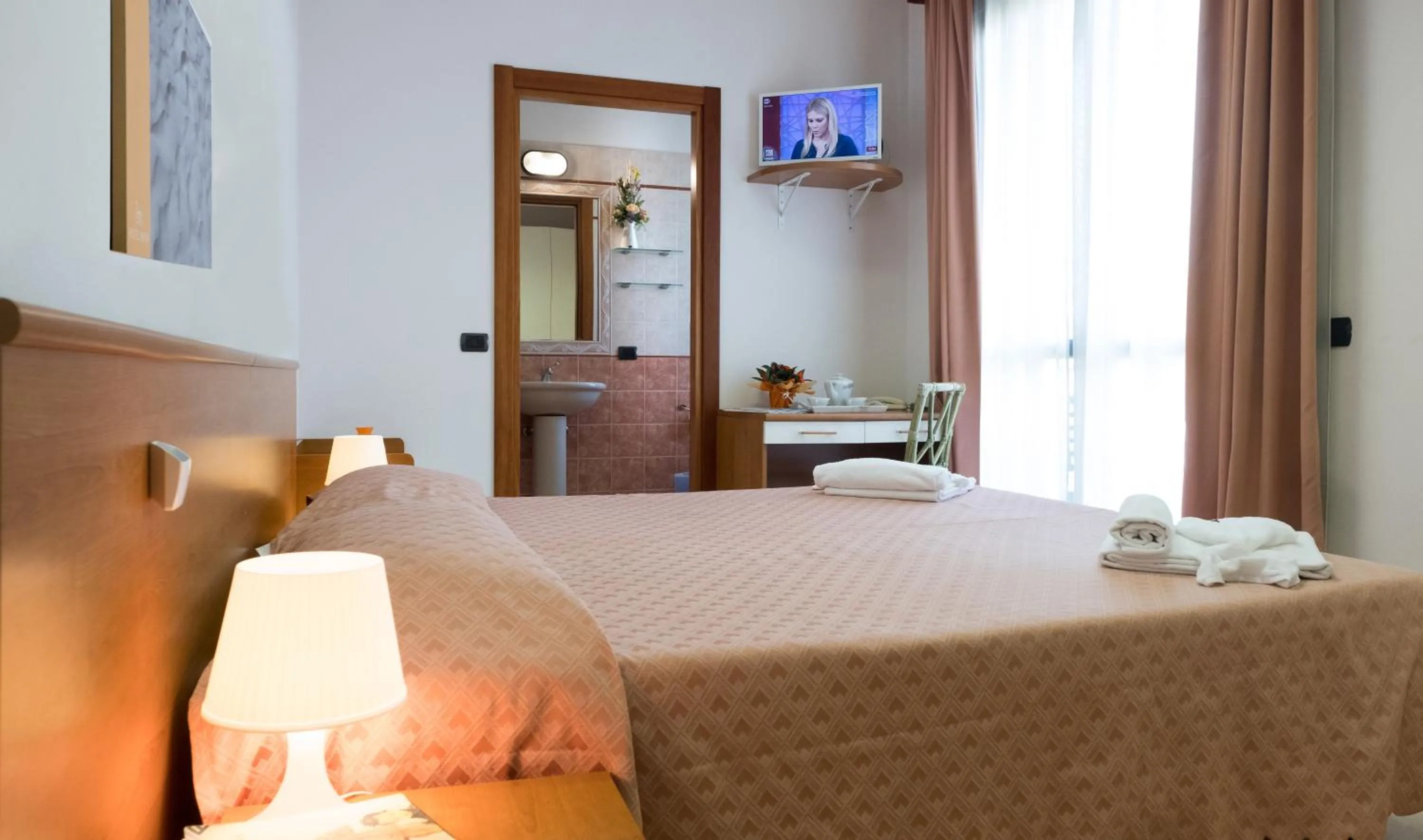 Garden, Bed in Hotel Maita