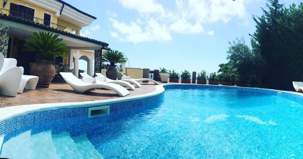 Swimming pool in Villa Fontana Saia