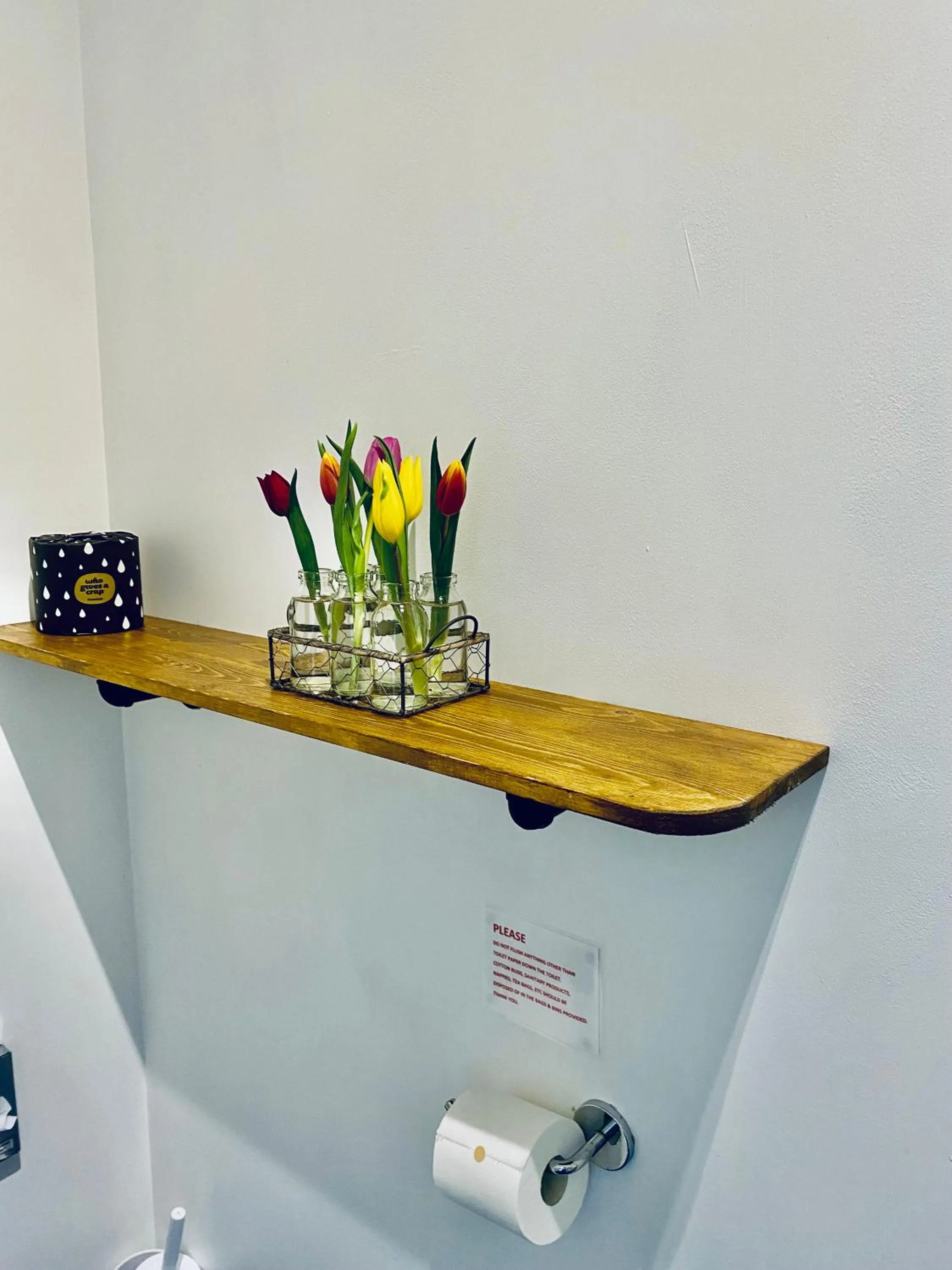 Bathroom in The Gordon Arms Restaurant with Rooms