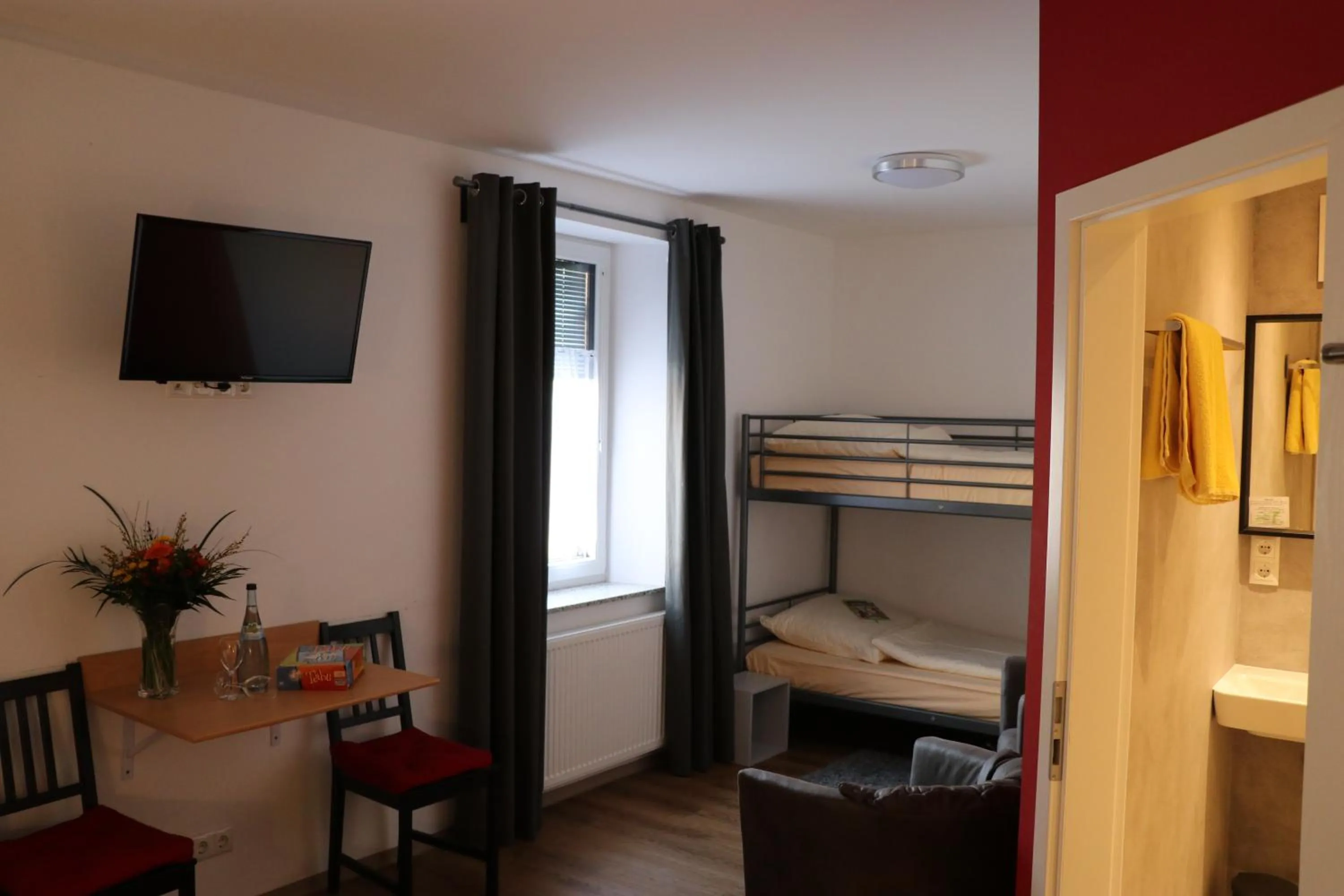 bunk bed, Bed in Gasthof Post