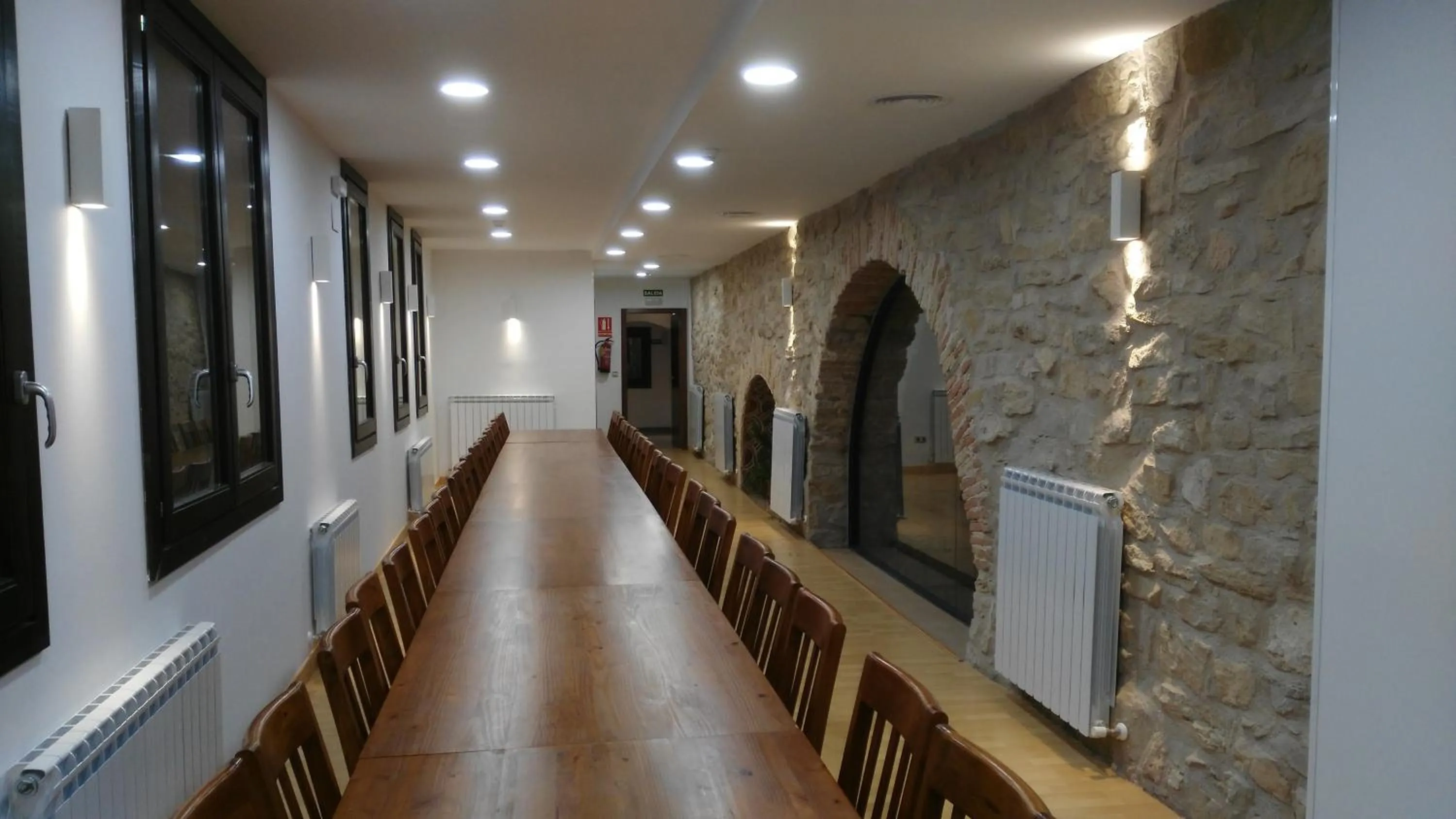 Communal lounge/ TV room in Albergue de Benabarre-CALUMET