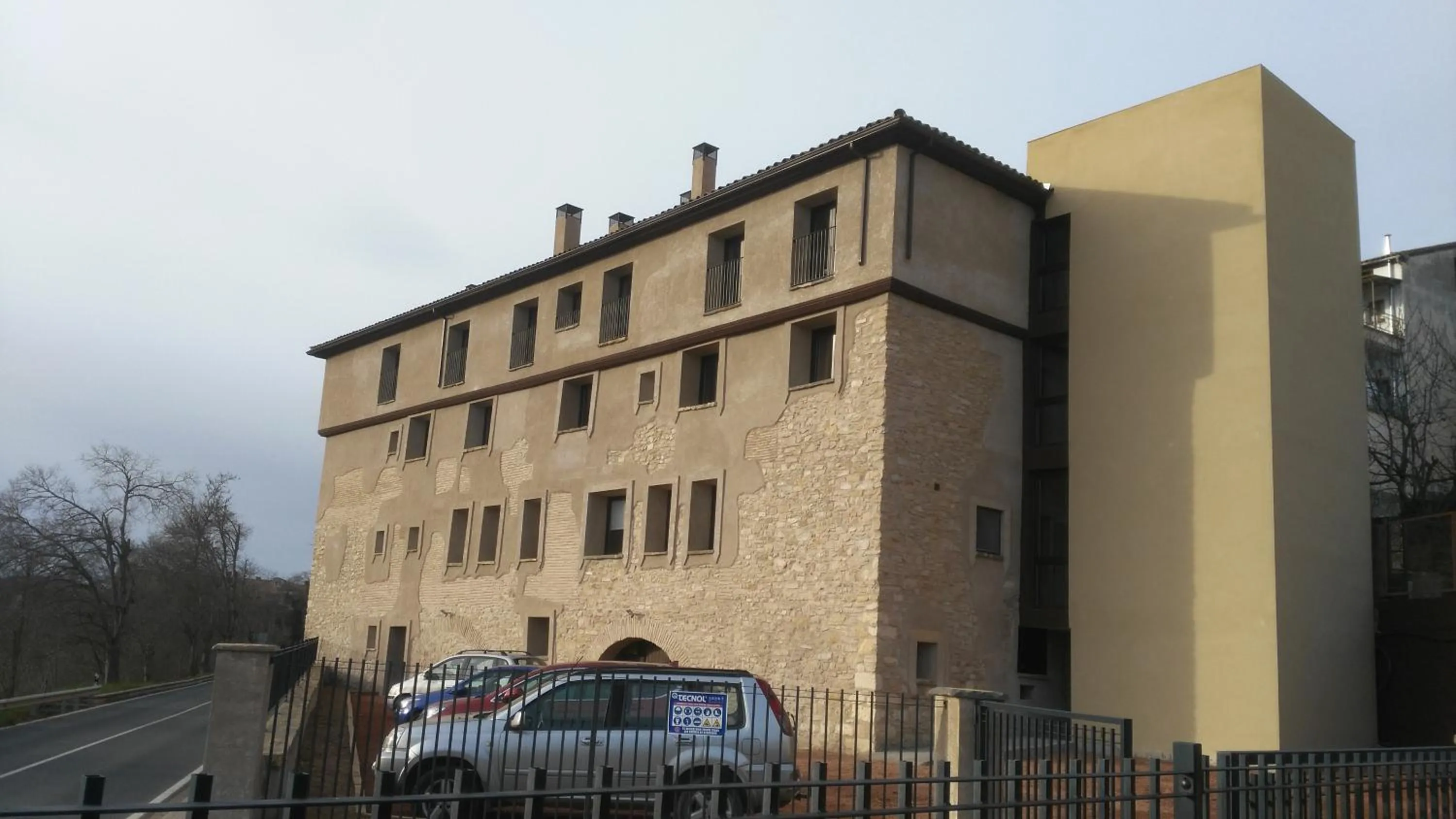 Facade/entrance in Albergue de Benabarre-CALUMET